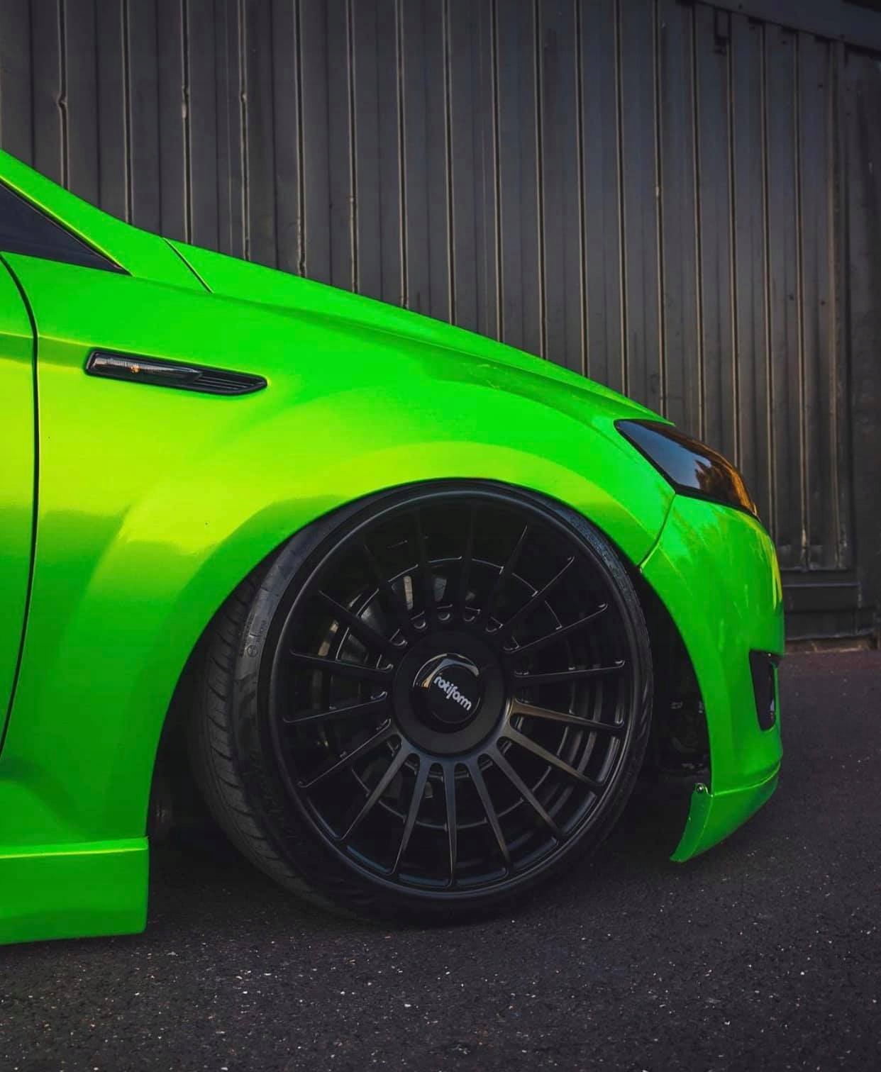 Folia HX20V24B TOXIC GREEN GLOSS 152x 100cm Width 152 cm