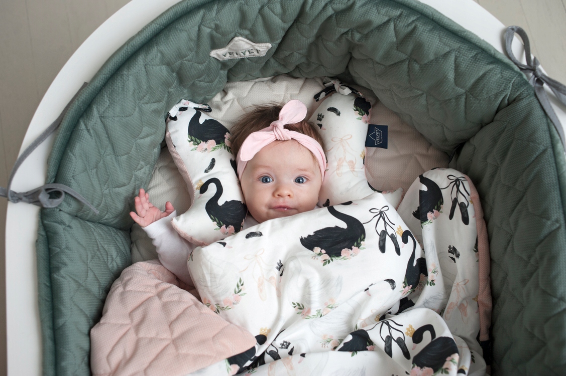 La Millou Poduszka Angel's Organic Vintage Meadow Kształt motylek