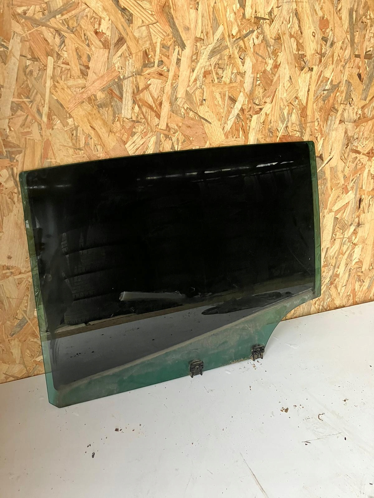 СТЕКЛО ДВЕРИ 3008 ЗАДНЕЕ ЛЕВОЕ ТОНИРОВАННОЕ