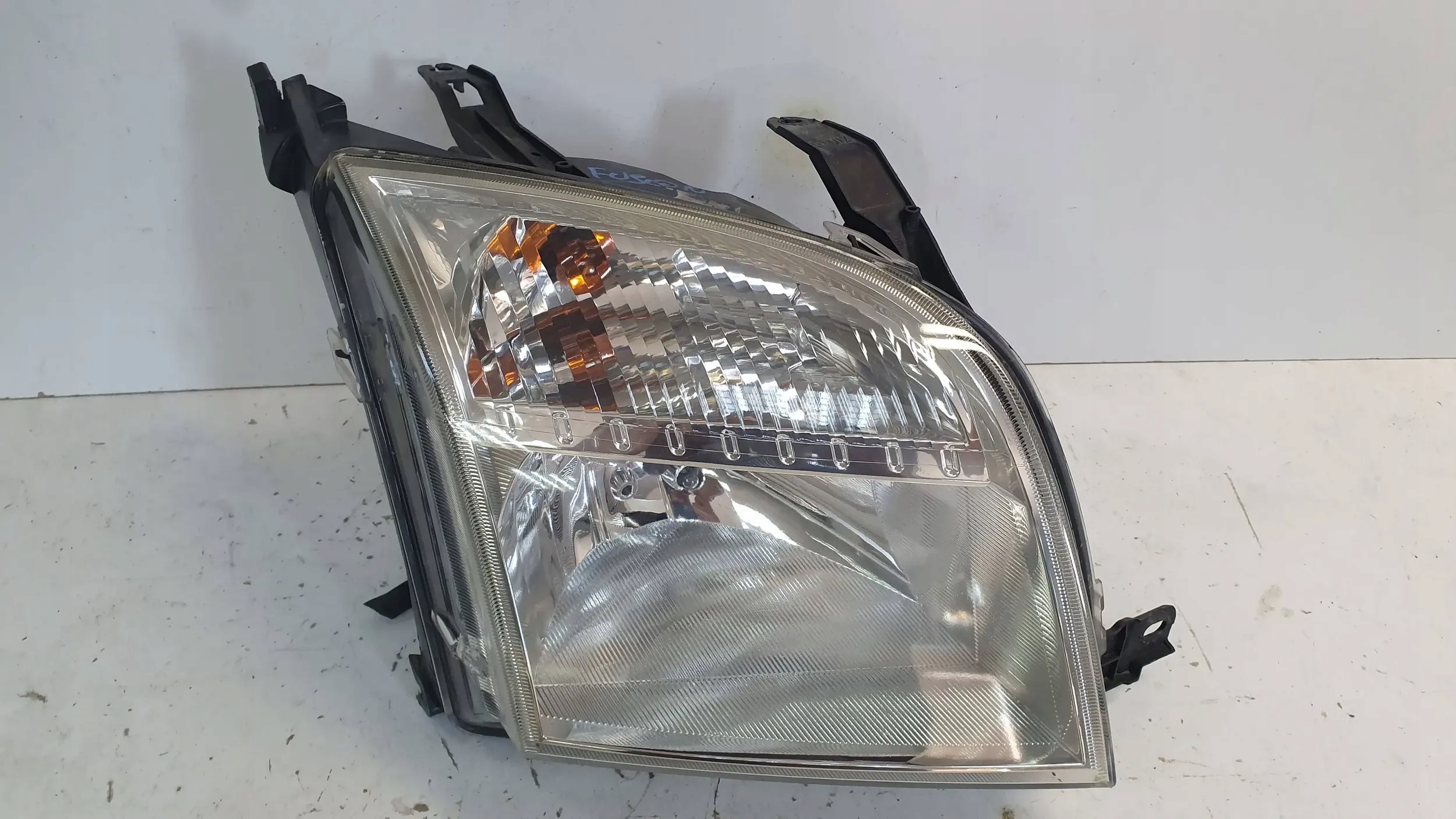light front right FORD FUSION 2N1 02