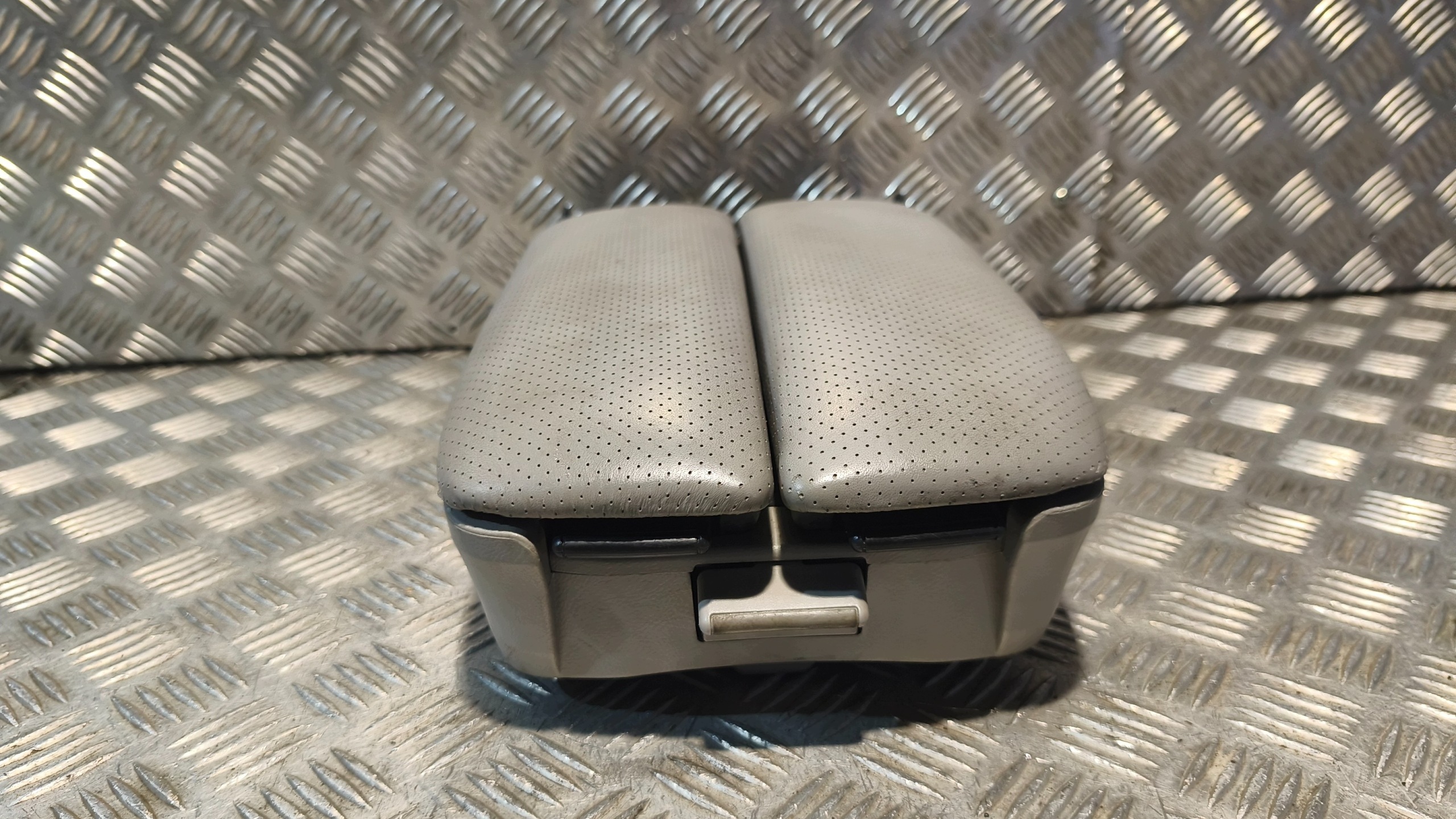 armrest ACURA RL 2009r