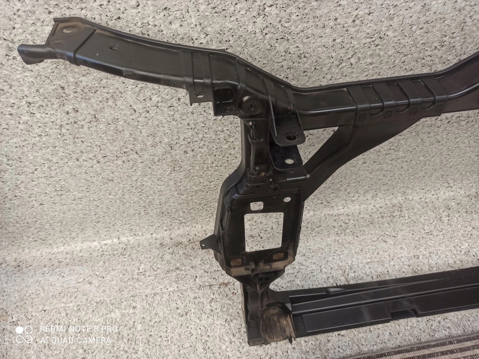 PAS PRZEDNI AUDI A4 B8 8K0805594J Producent części Audi OE
