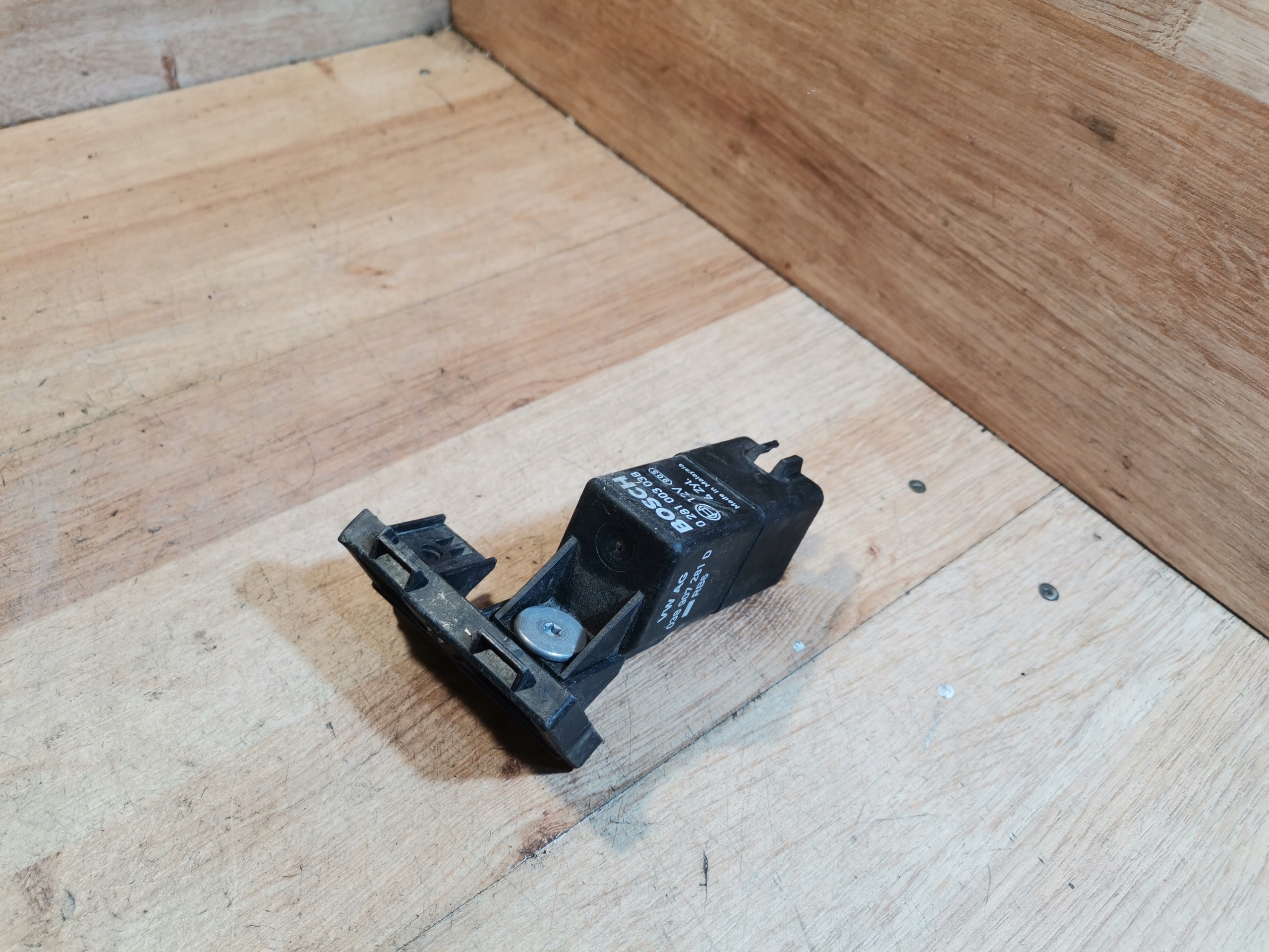 relay plugs VW SEAT SKODA AUDI 038907281D