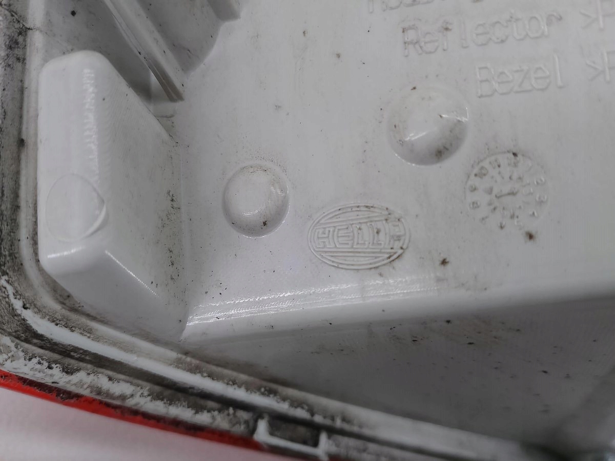 LAMPA TYLNA PRAWA SKODA OCTAVIA III 185311-02 LIFTBACK Numer katalogowy części 185311-02