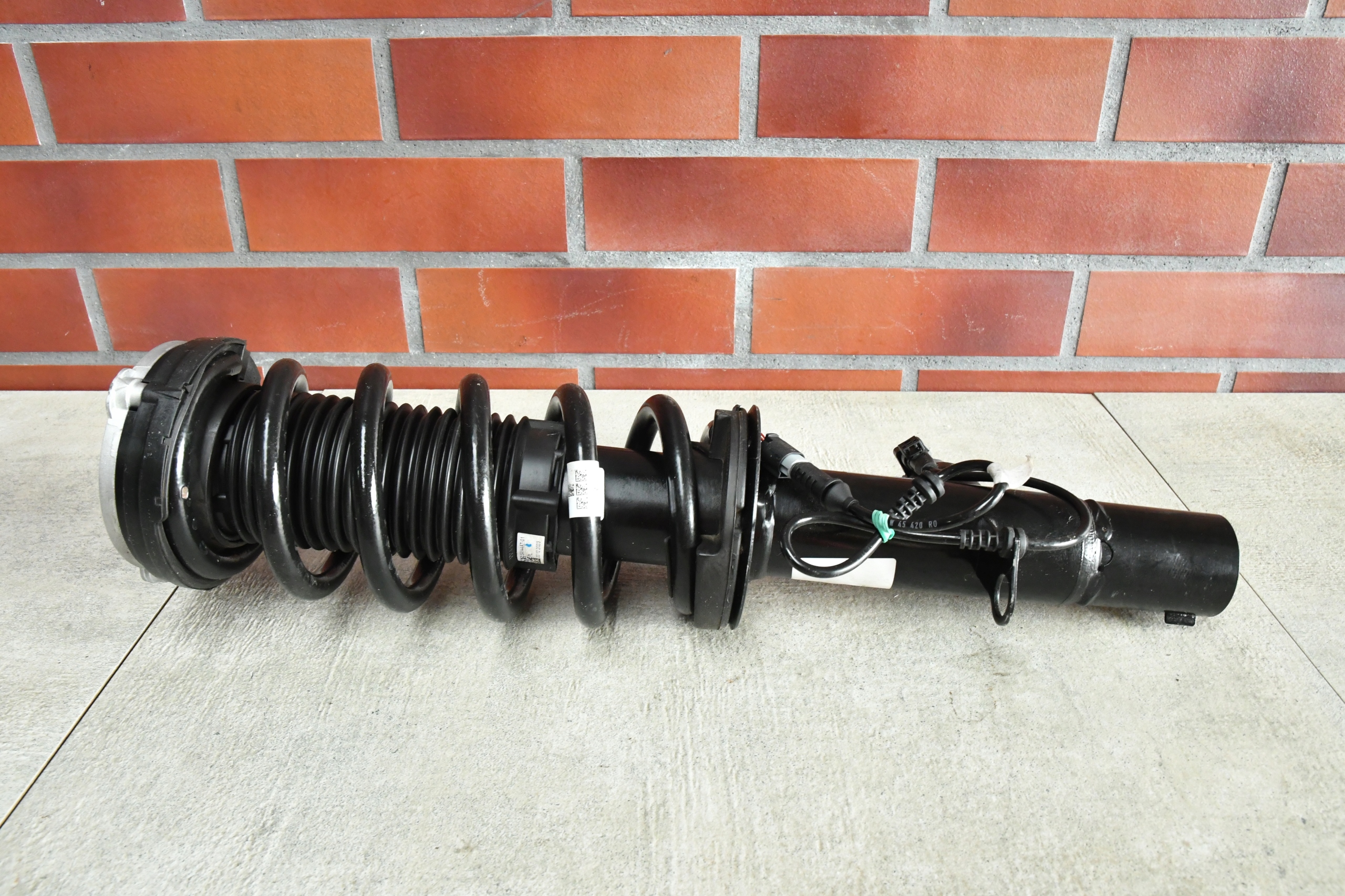 shock absorber right front front BMW 5 G60 5A16166 530eX 550eX 3733km