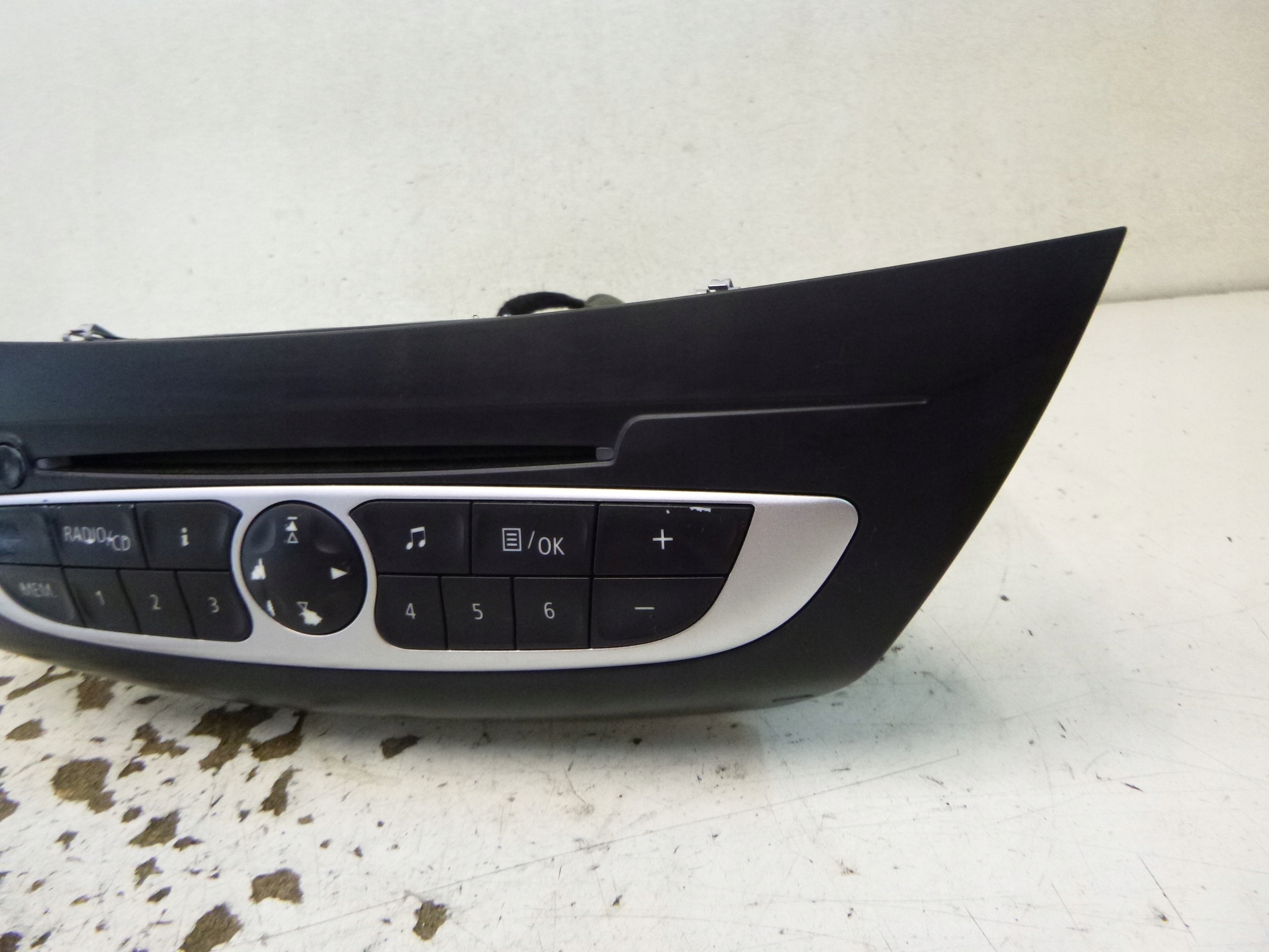 Radio CD RENAULT LAGUNA 3 281155134R RENR1D101-00