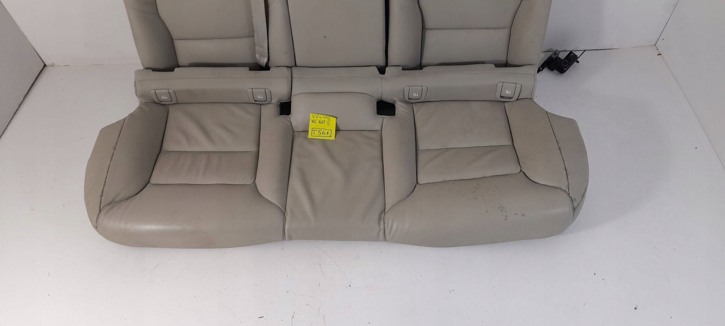 Volvo XC60 II 2022r Sitz hinten (T561)