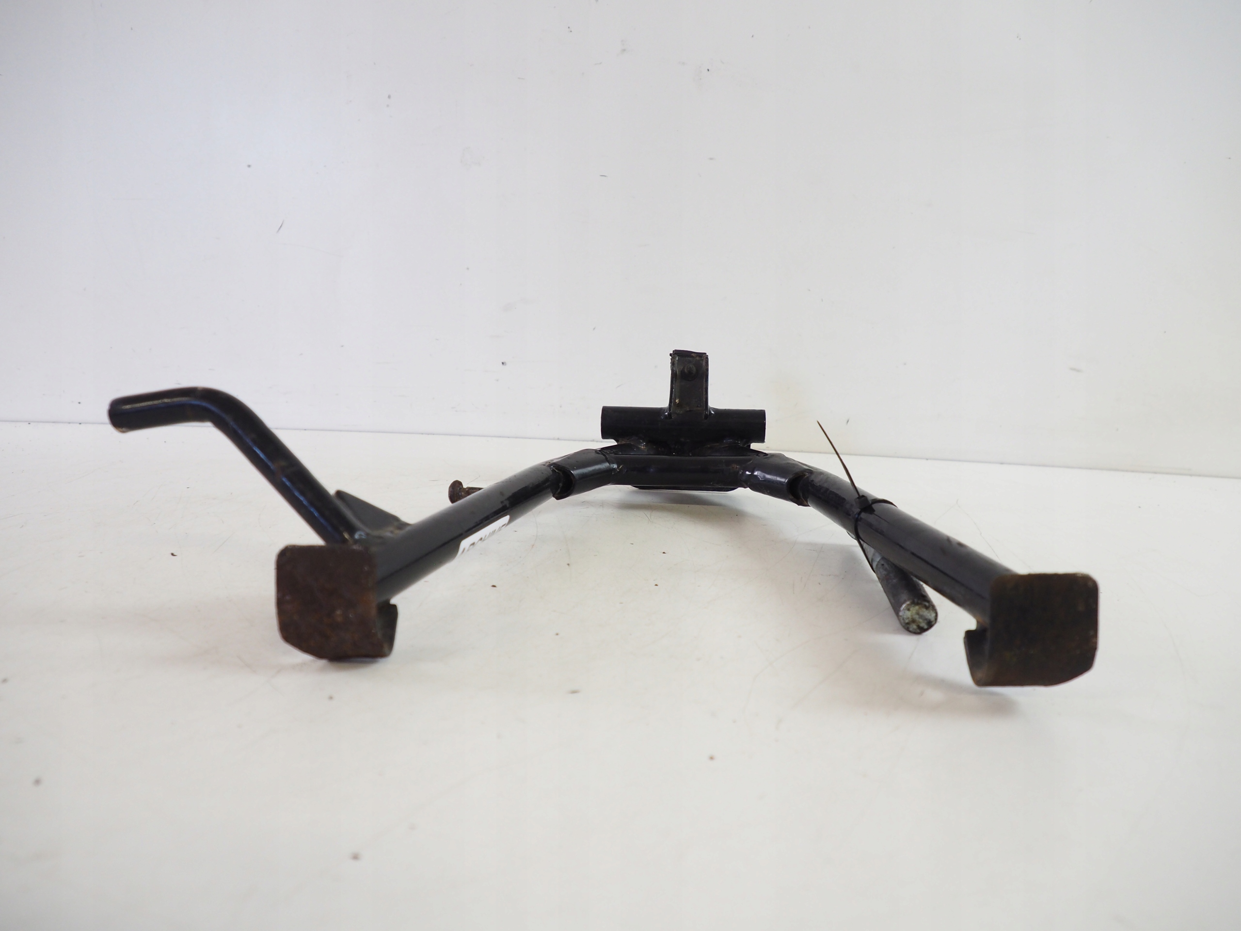 MF4687 - ARCHIVE 125 НОЖКА ЦЕНТРАЛЬНЫЙ НИЖНИЙ КОЛОНТИТУЛ