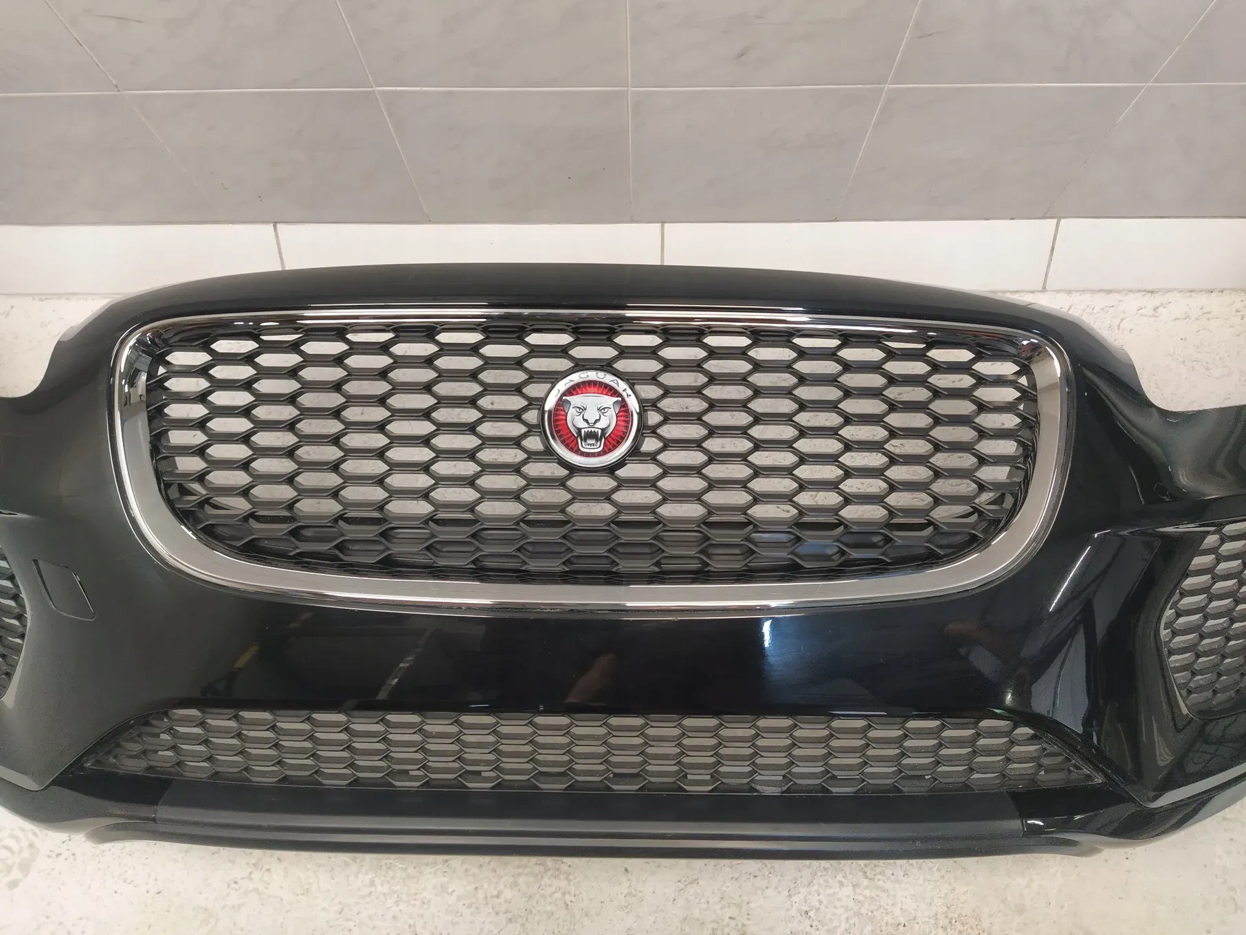 JAGUAR E-PACE X540 R DYNAMIC bumper front RADAR grill fog lights logo