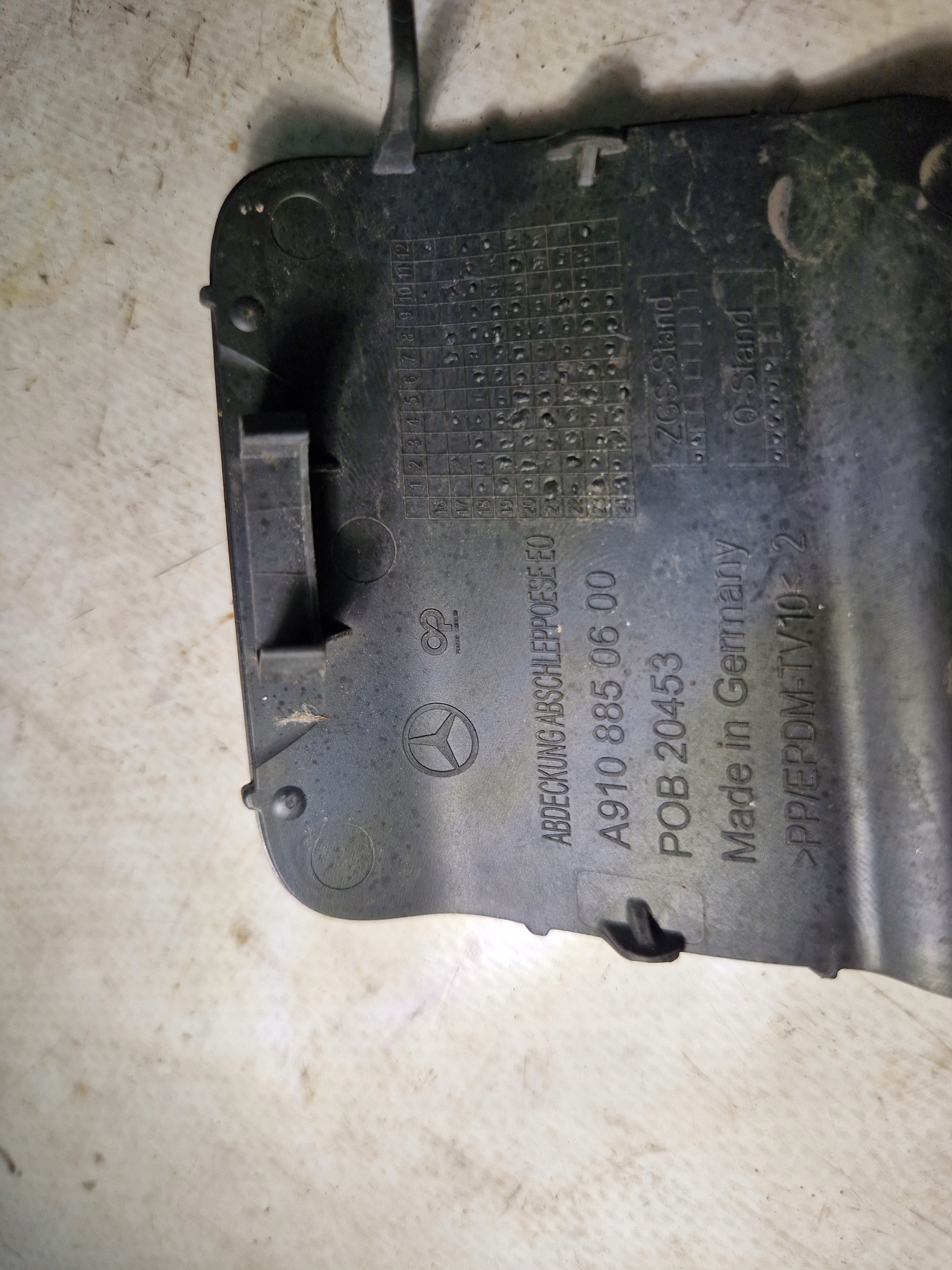 MERCEDES SPRINTER W910 18- towing hook cap towing bumper front A9108850600