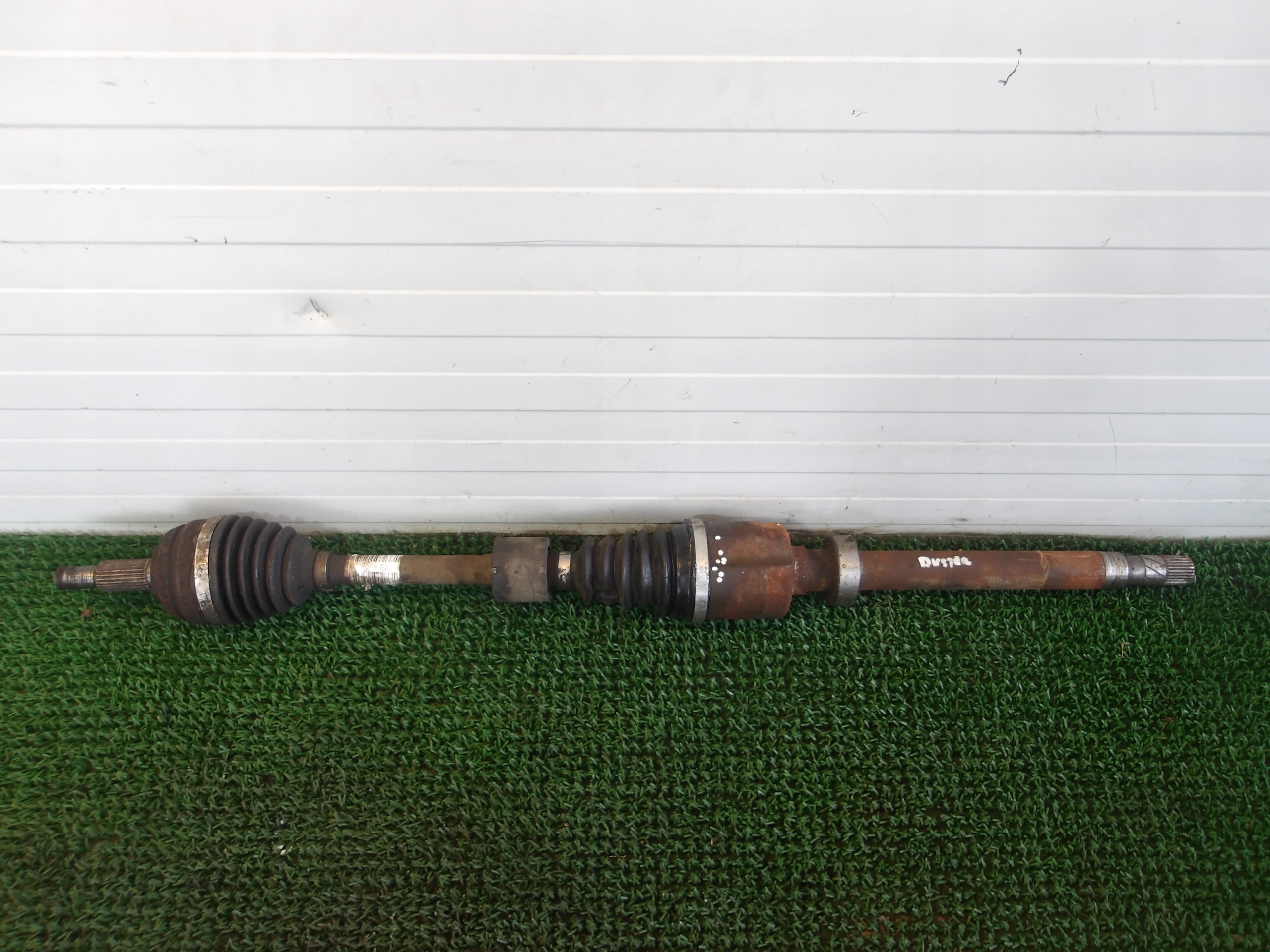 DACIA DUSTER and LIFT 15-18 1.6 SCE semi-axis front right long 391001740R