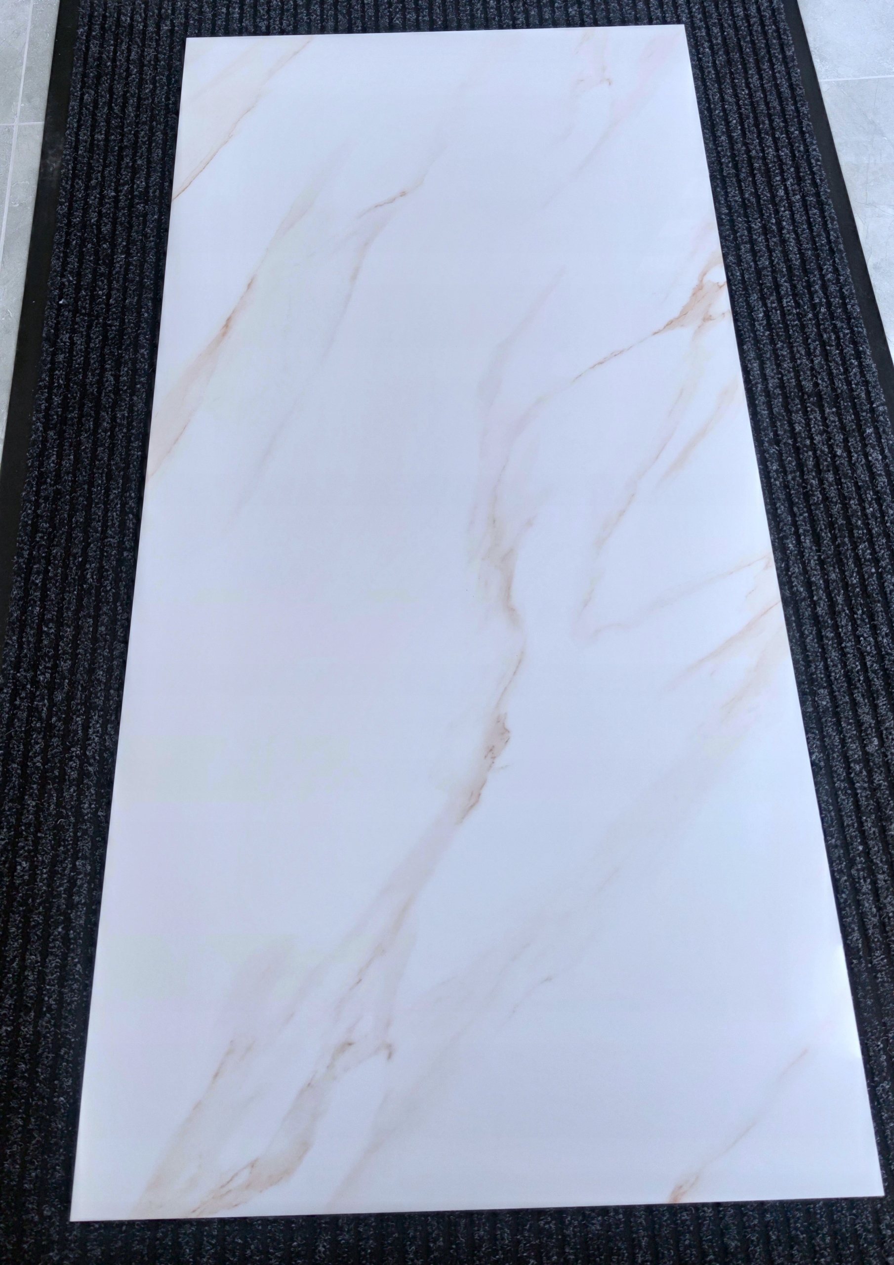 PŁYTKI PODŁOGOWE ŚCIENNE GRES POLER BIAŁY MARMUR ZŁOTA ŻYŁKA 60X120 GAT. 1 Marka inna