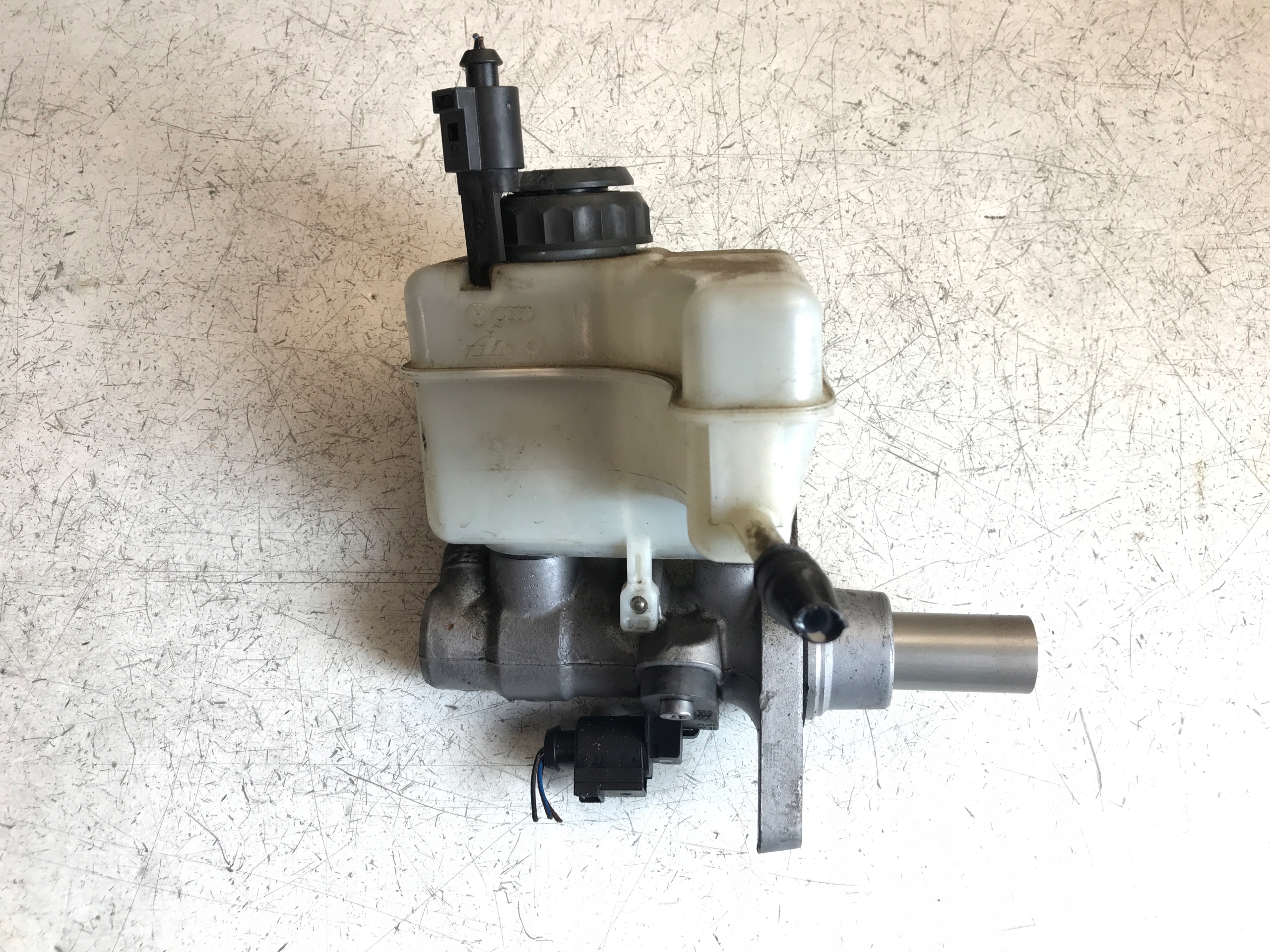 3C1611301 - ГЛАВНЫЙ ТОРМОЗНОЙ ЦИЛИНДР БАЧКА VW SKODA AUDI