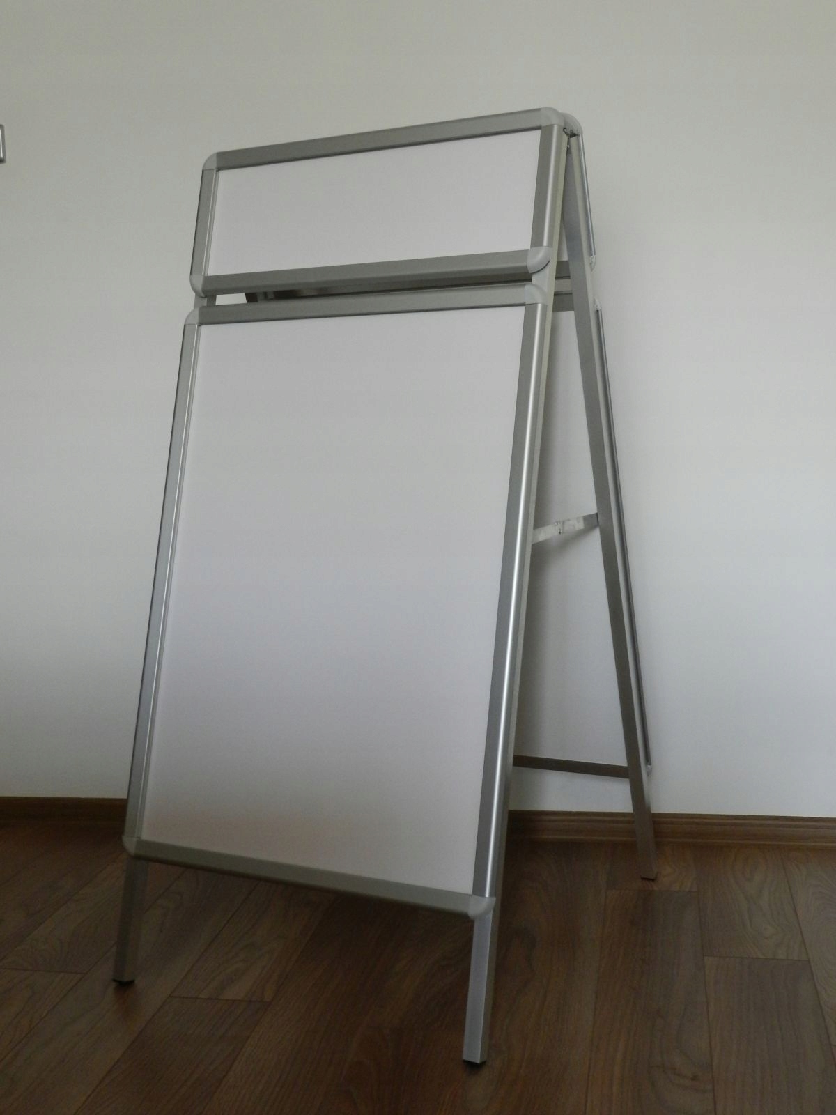STOJAK REKLAMOWY A1 Z NADSTAWKĄ (POTYKACZ)