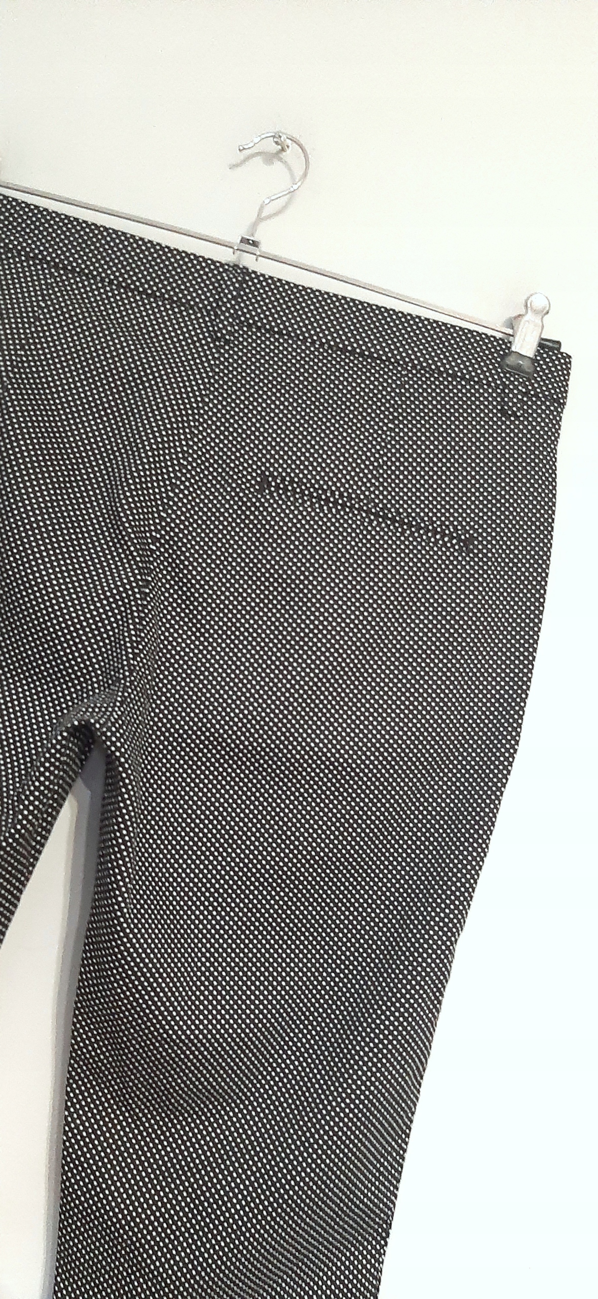 1055. H&M czarne spodnie cygaretki w kropki r 40 Kolor wielokolorowy