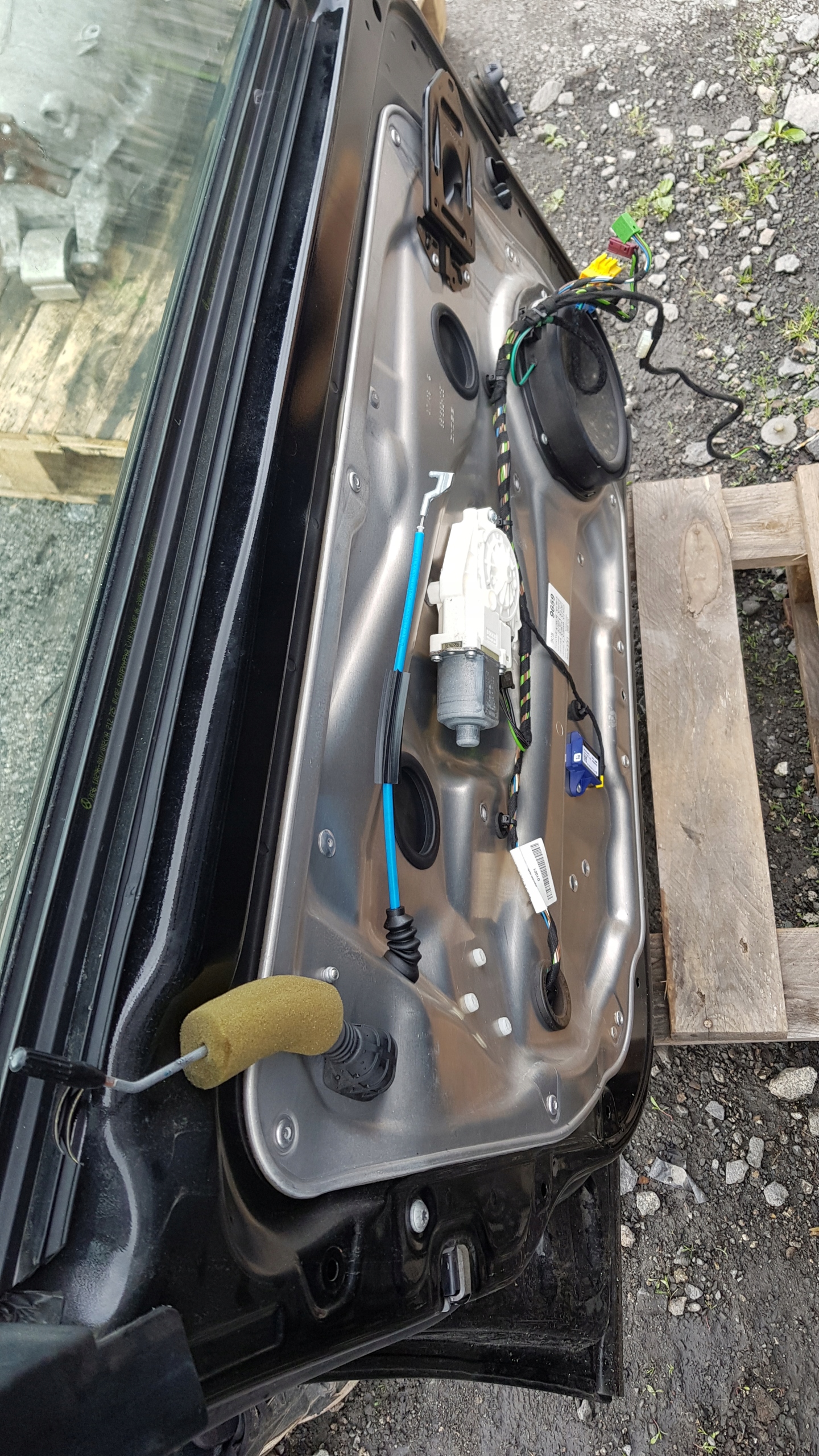 MERCEDES W212 door left front window nice black, 040 complete