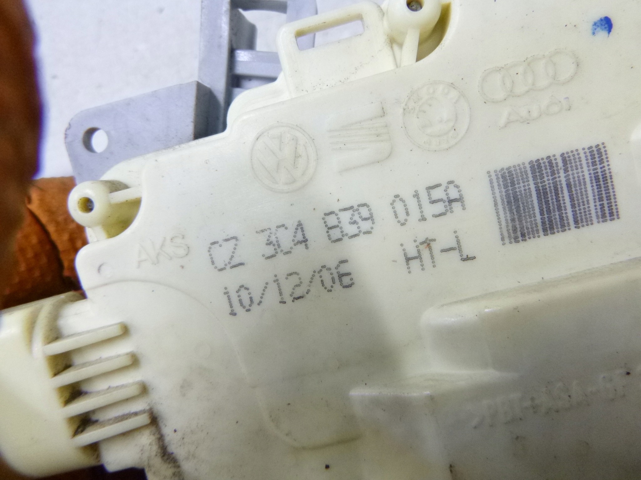 lock rear left VW Passat B6 2005-2010 3C4839015A 7 PIN