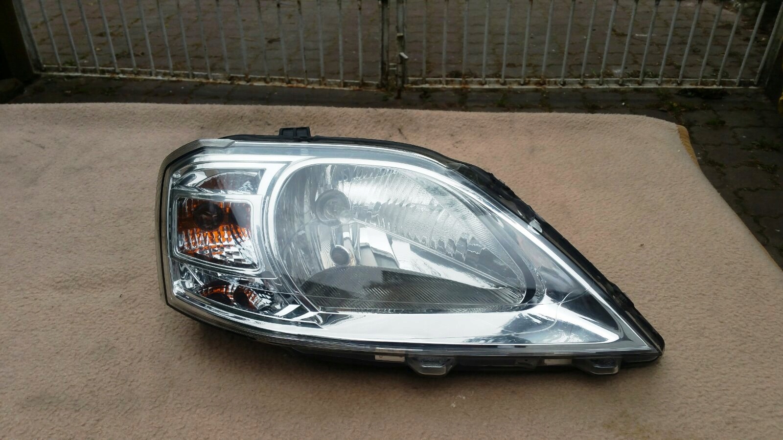 Dacia Logan MCV LIFT LAMPA PRAWA SCHEINWERFER RECHTS 8200744754