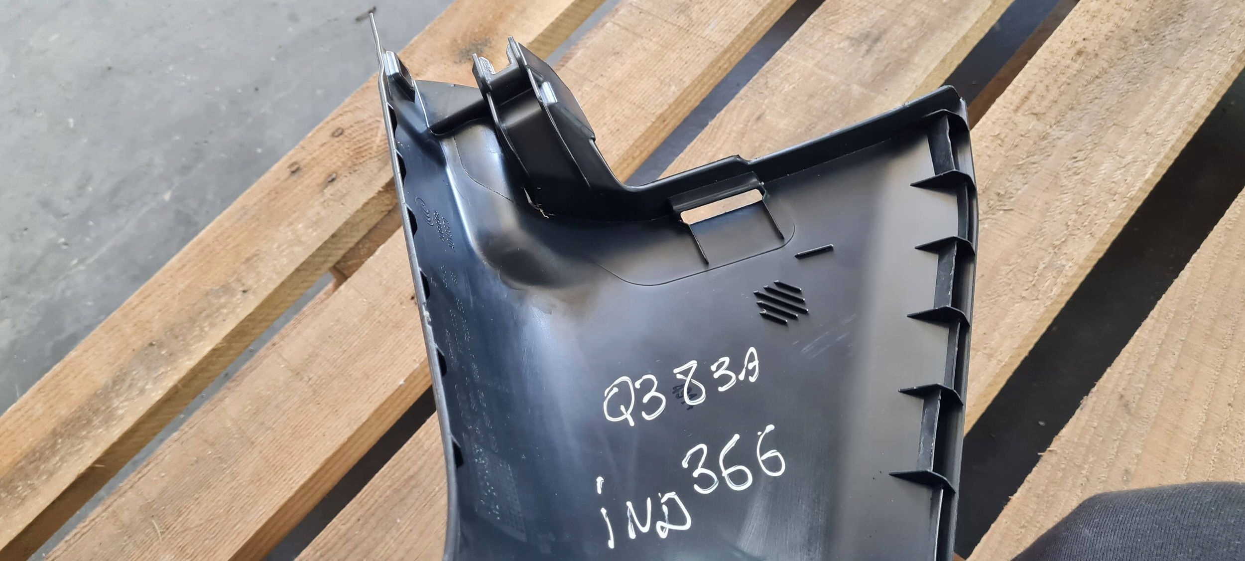 Q3 83A cover cap of the threshold right right front 83B867272