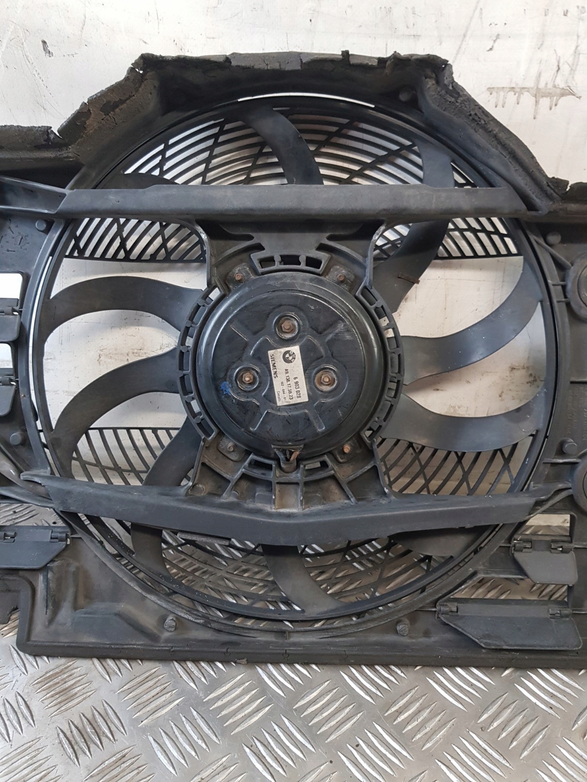 ventilátor chladiče 8373003 BMW E39 3.0D 99R