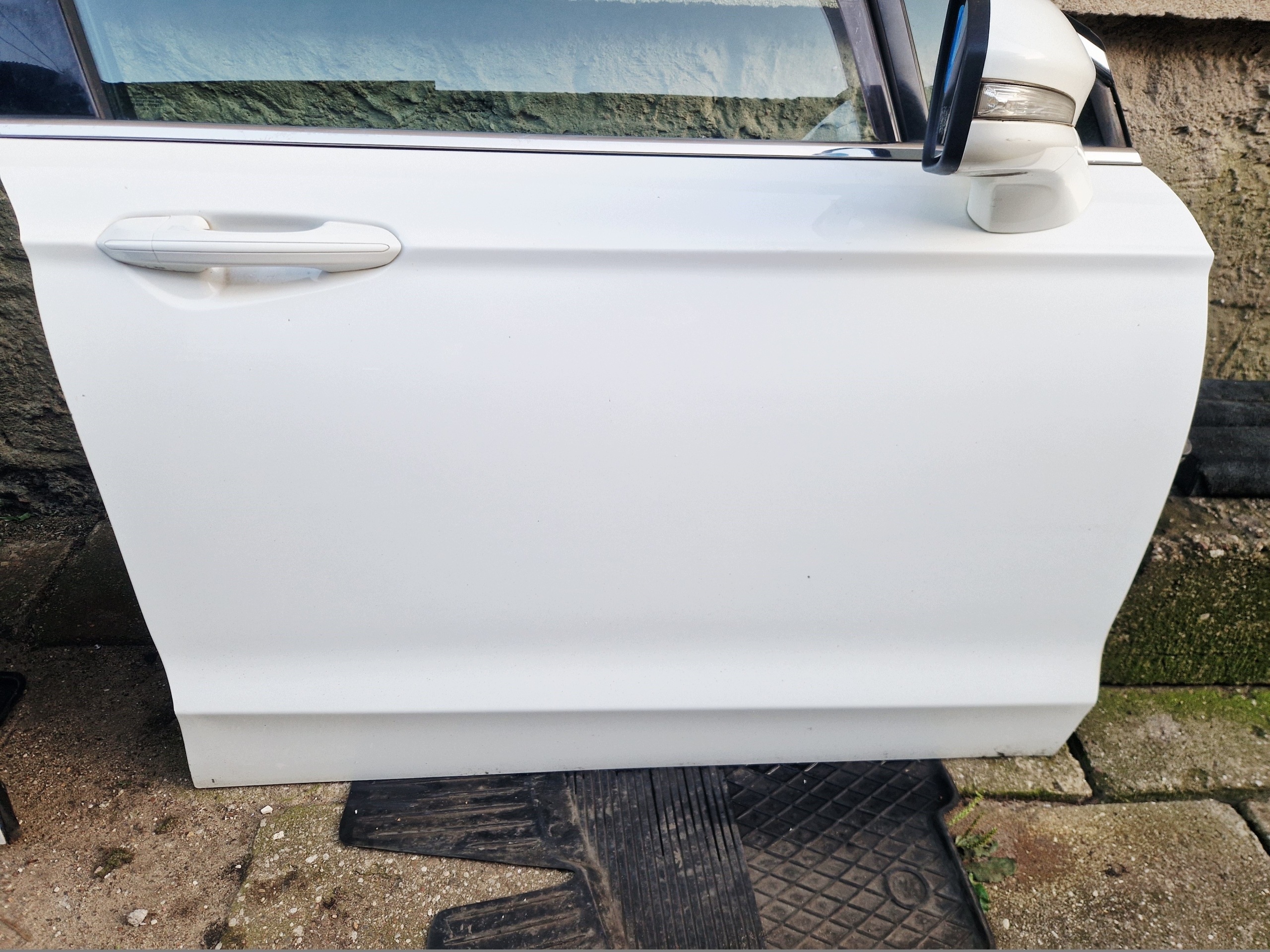 FORD MONDEO MK5 sedan door right front front colour FD BIALE complete