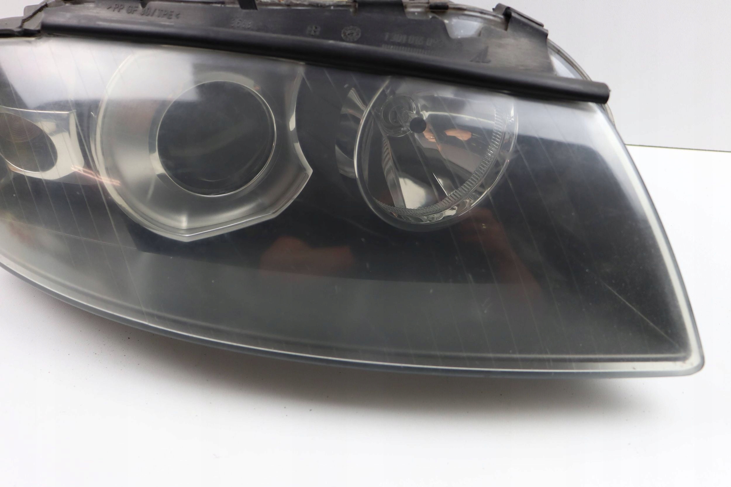 AUDI A3 8P light front right front XENON 8P0941004D 0301206272 EUROPA