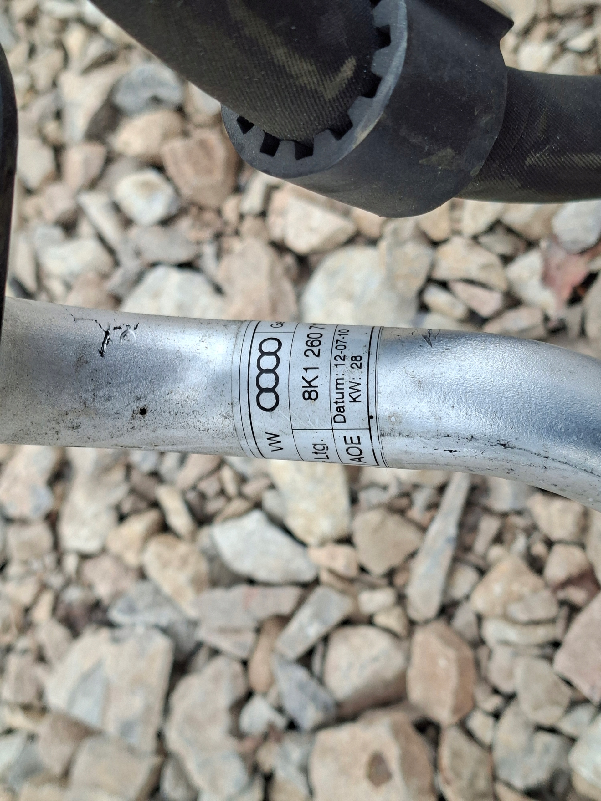 vedení hadice klimatizaci AUDI A4 B8 A5 8K0260707S