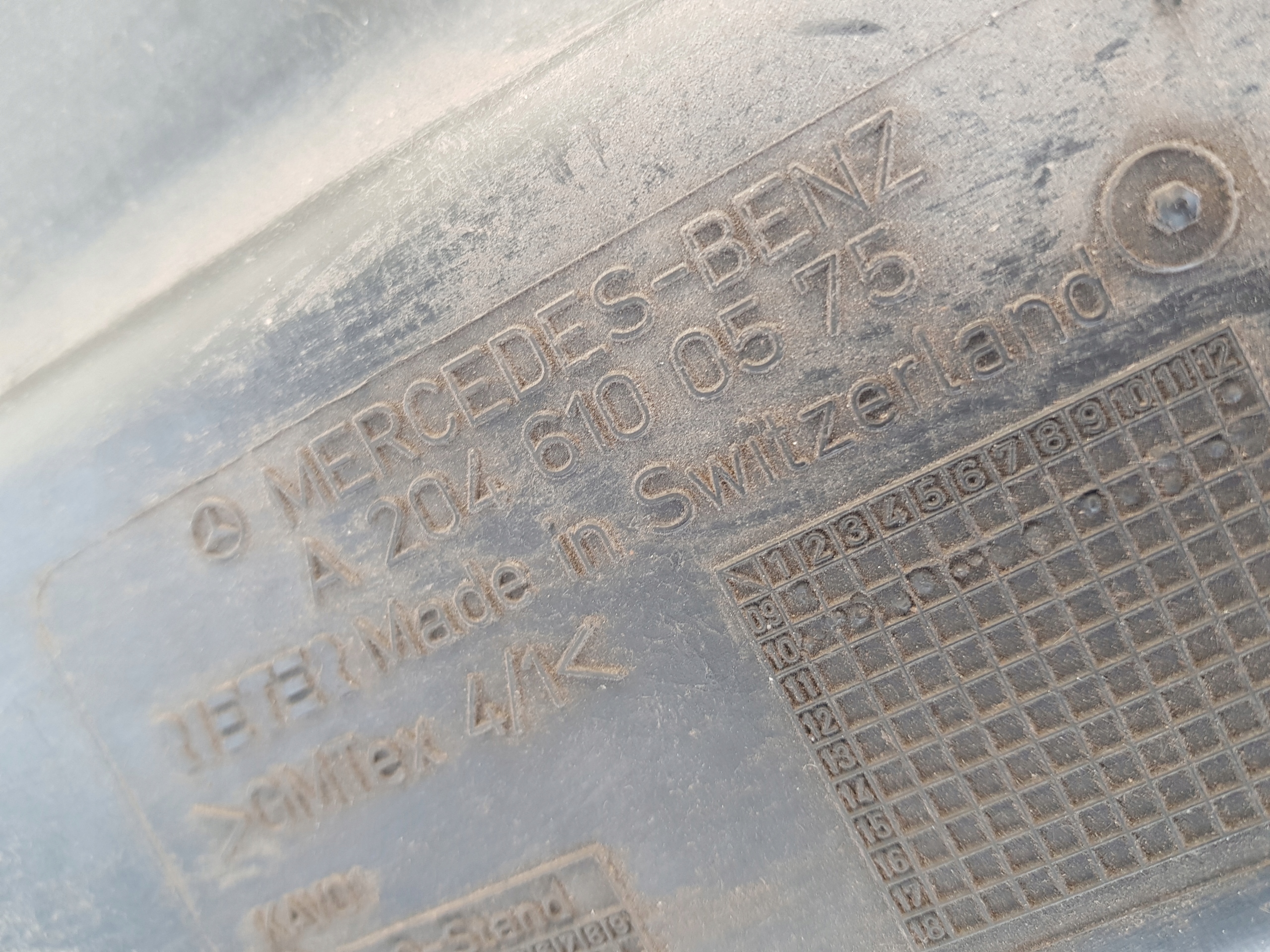 MERCEDES W207 W204 sump floor boot 2046100575