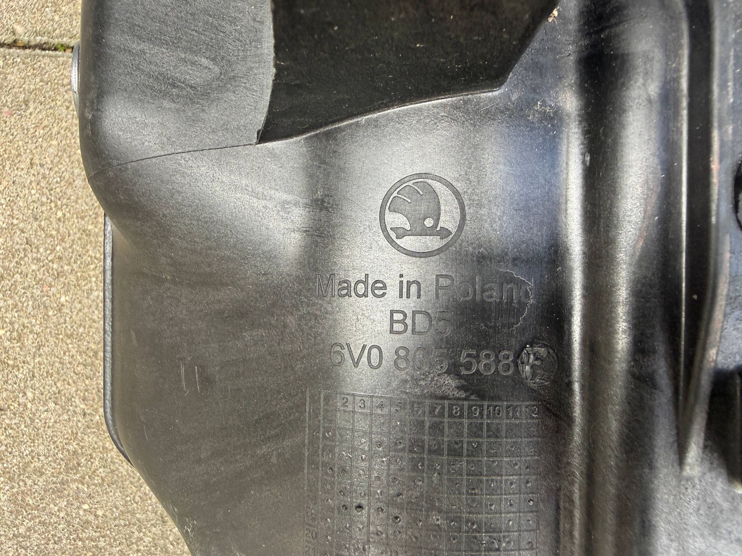 Skoda Fabia 3 6V 15- bar, wall front front