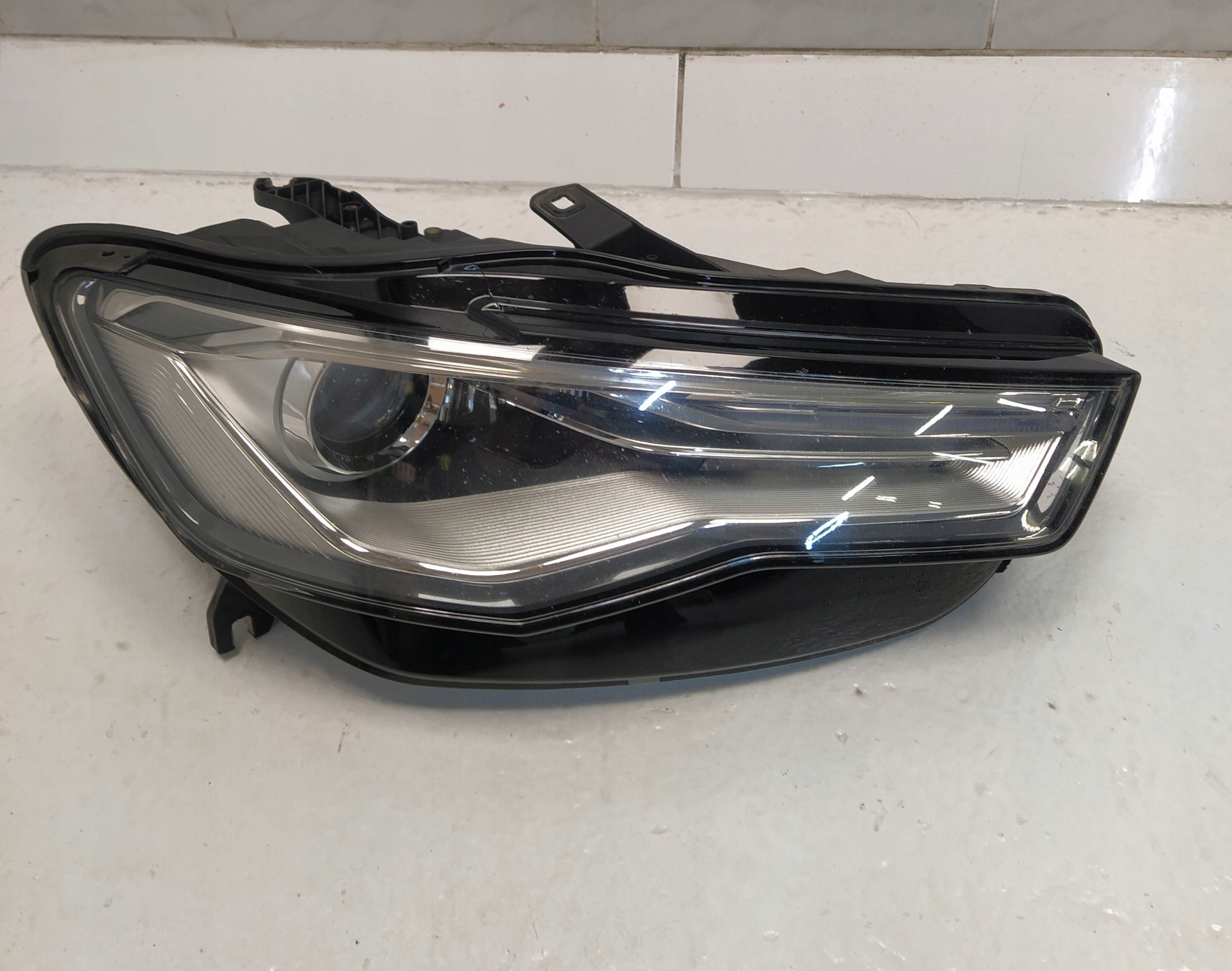 AUDI A6 C7 LIFT REFLEKTOR light front front right BI-XENON