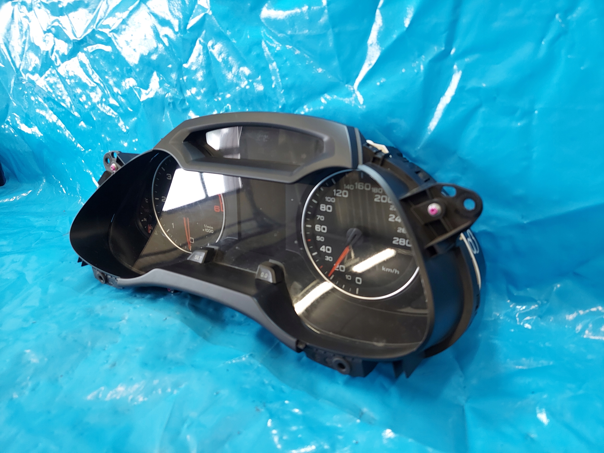 dials clock A4 B8 3.0 TDI 8K0920930D
