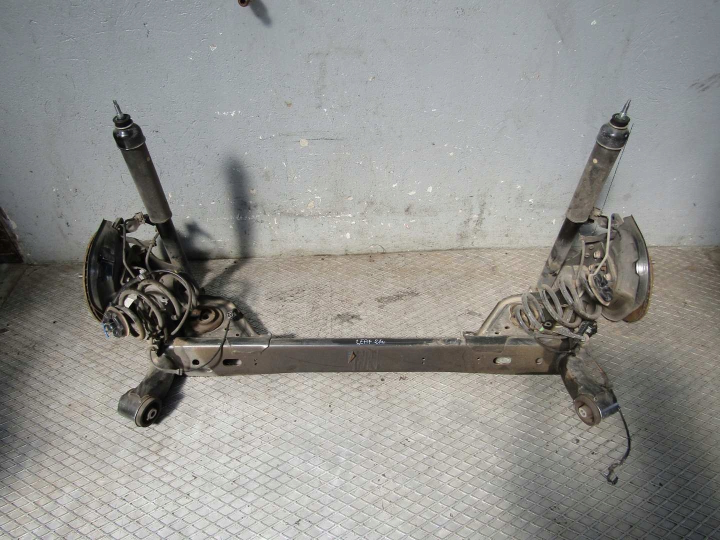 LEAF II ZE1 21R BELKA TYŁ TYLNA TYLNIA ZAWIESZENIE TYLNE TYLNIE OŚ OŚKA