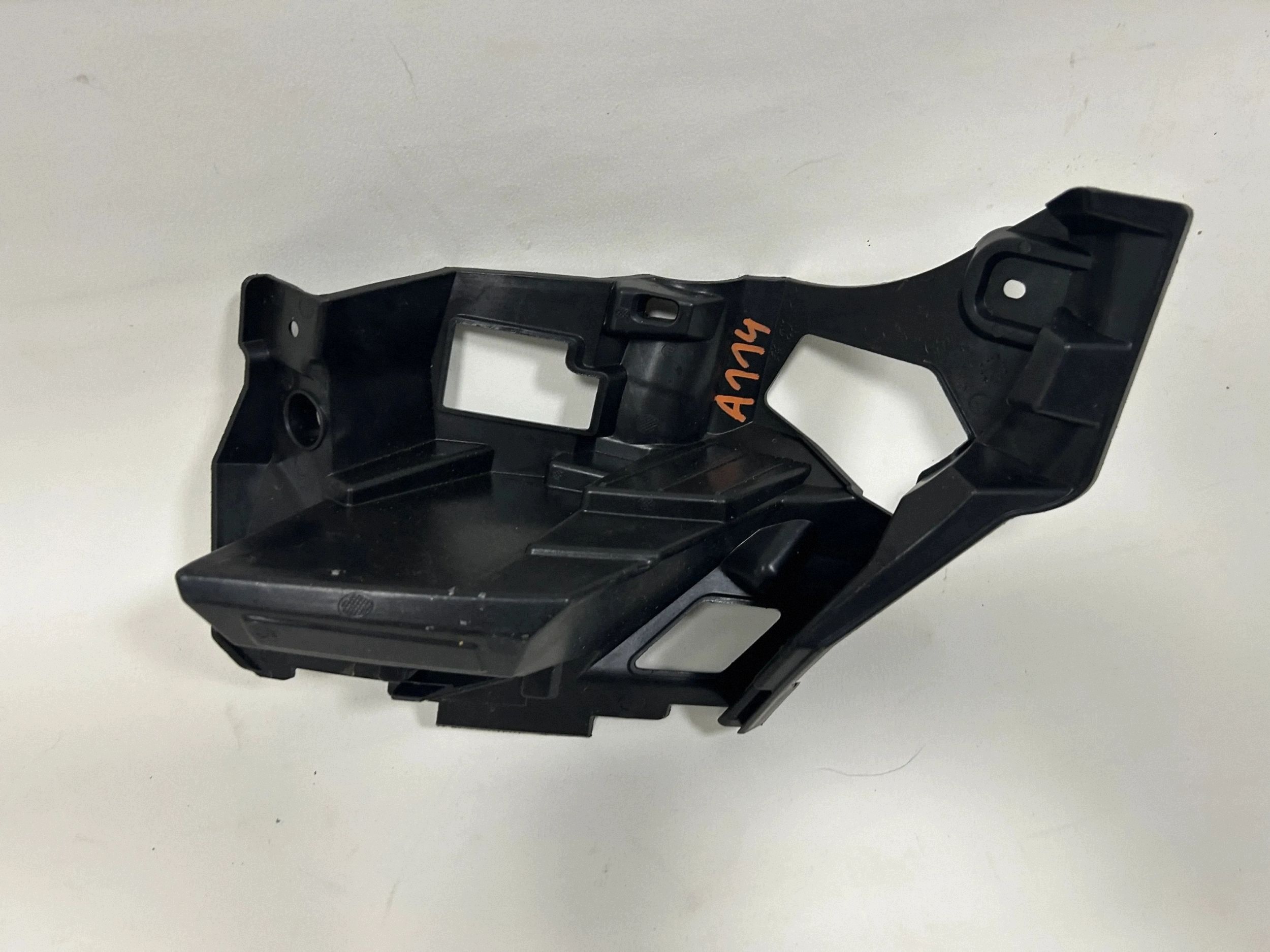 VW New Beetle halter der stoßstange stoßstangenhalterung links 5C5807261