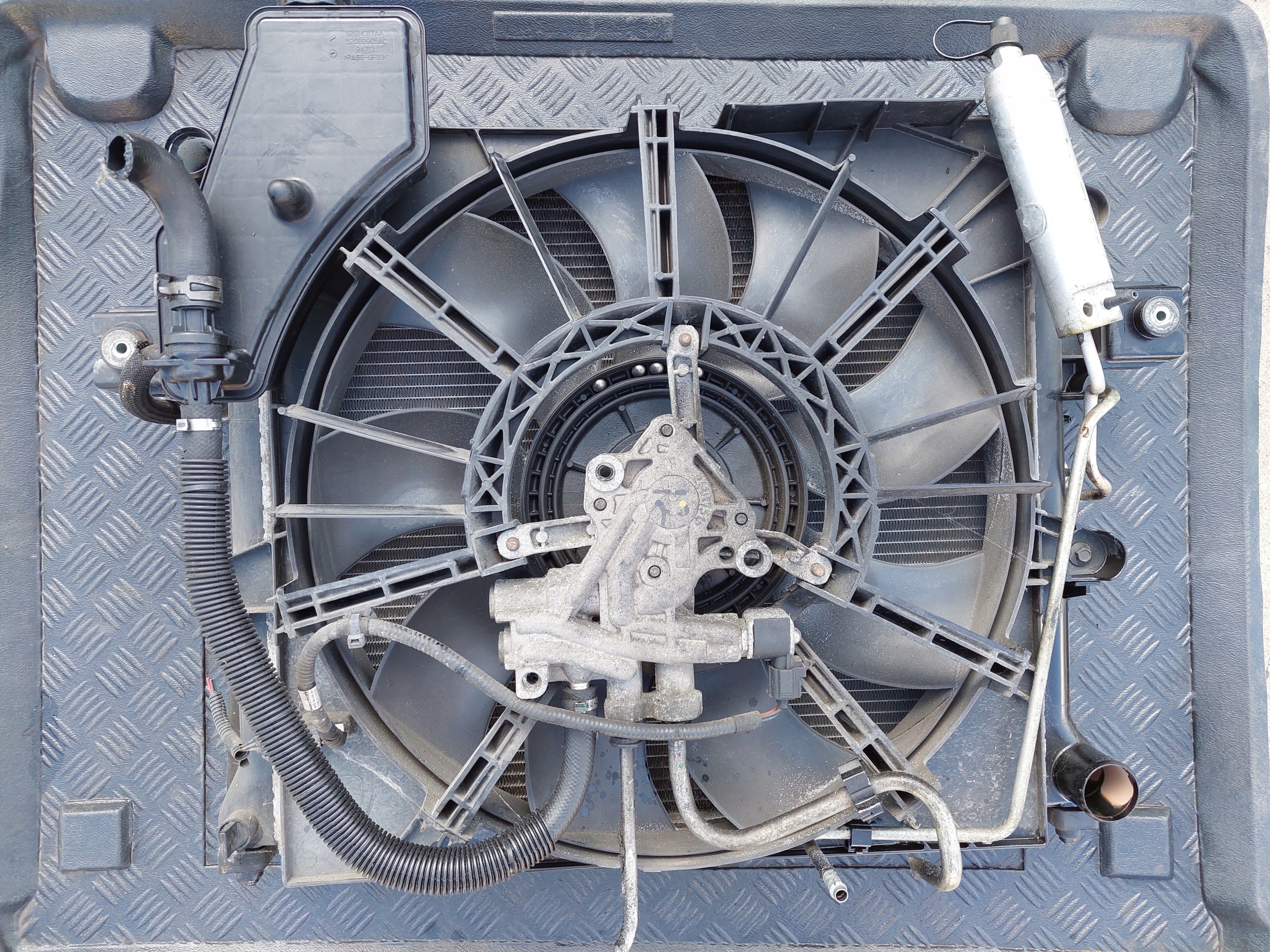 WENTYLATOR CHLODNICY JEEP COMMANDER 3.0 CRD