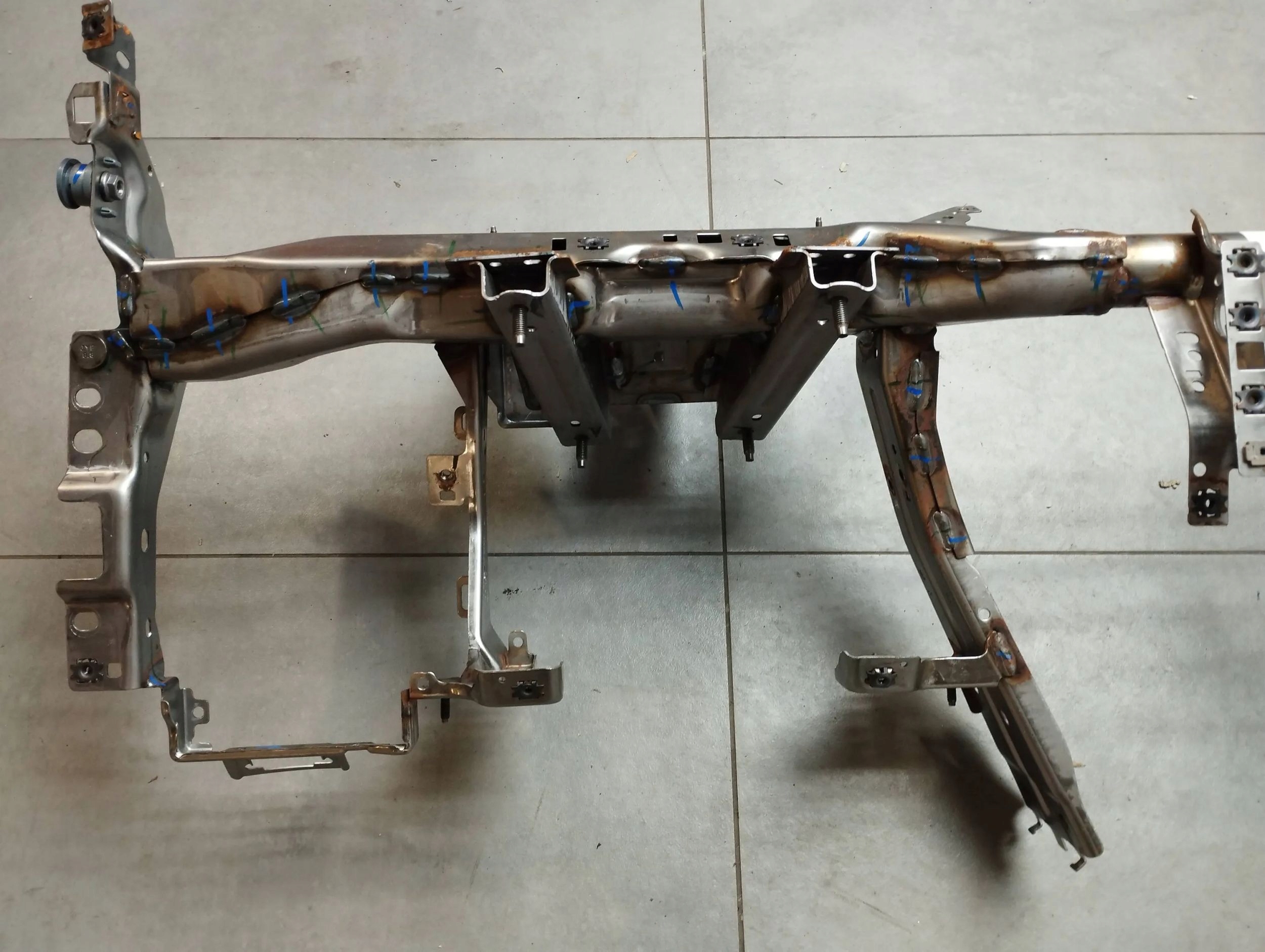 VW Amarok II 2023 sider support of the dashboard MB3B2104545BG