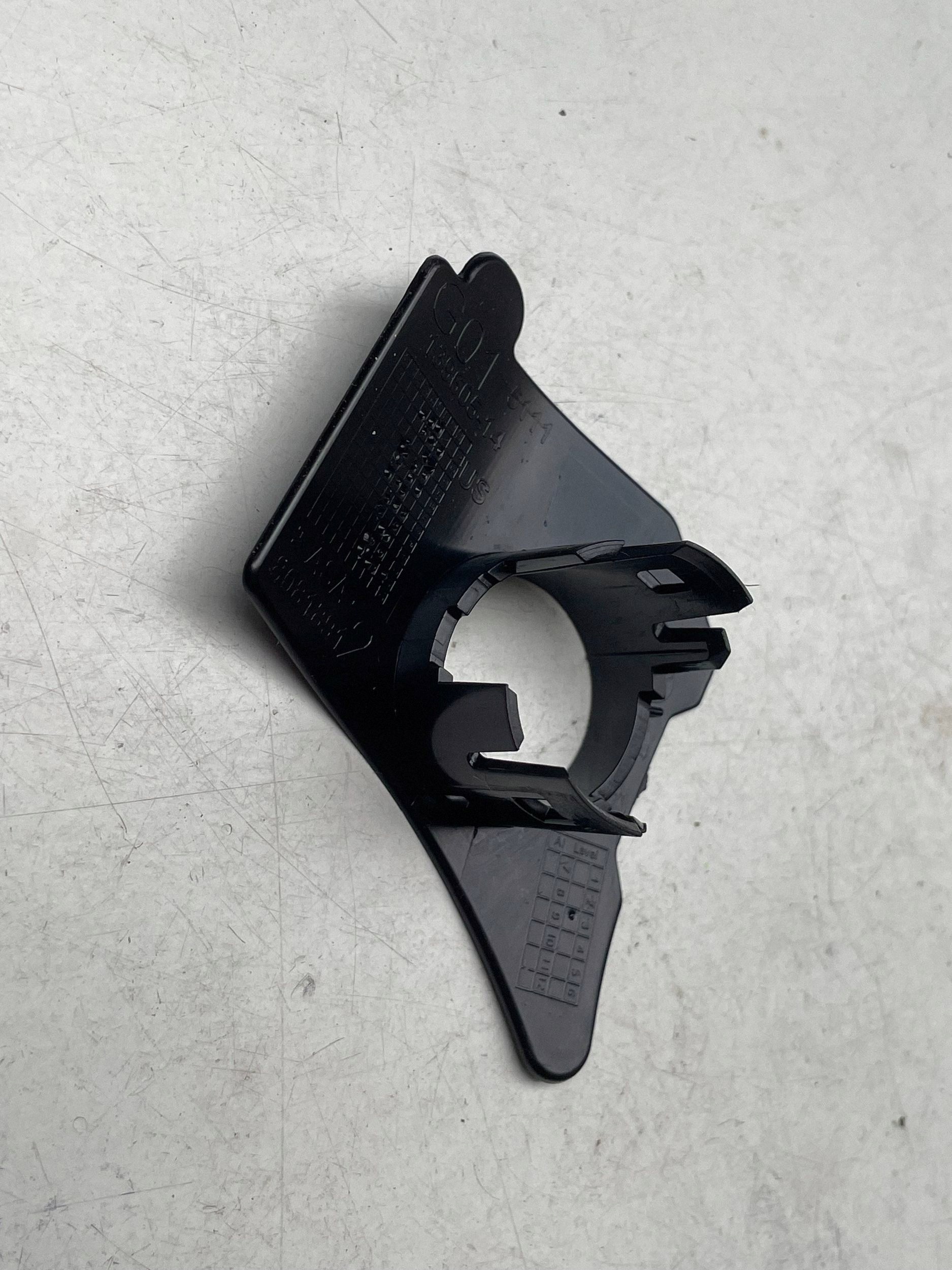bracket of the sensor PDC front original BMW X3 G01 8081891