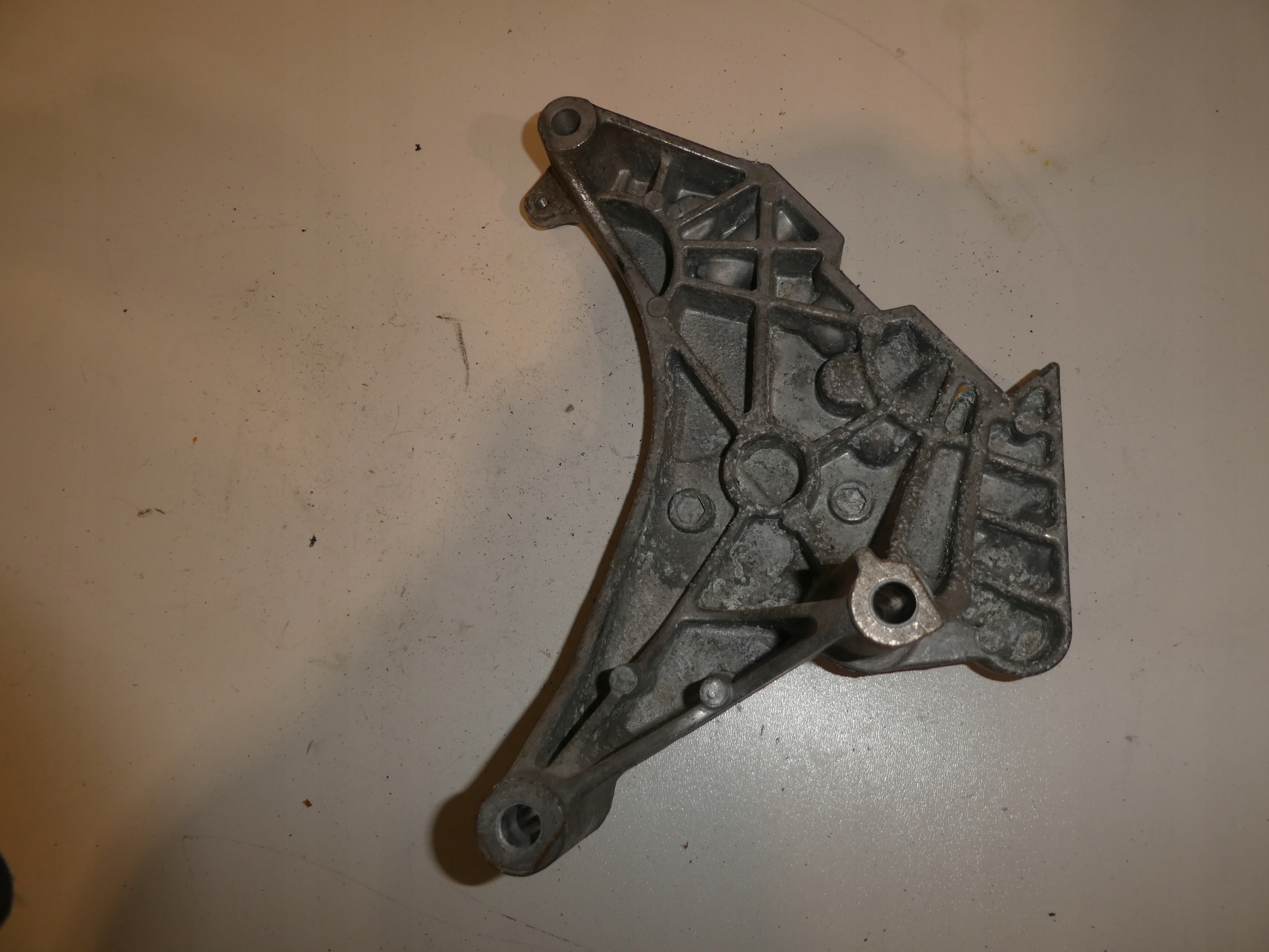 holder engine mount VW TOURAN 2.0 TDI 03L199207