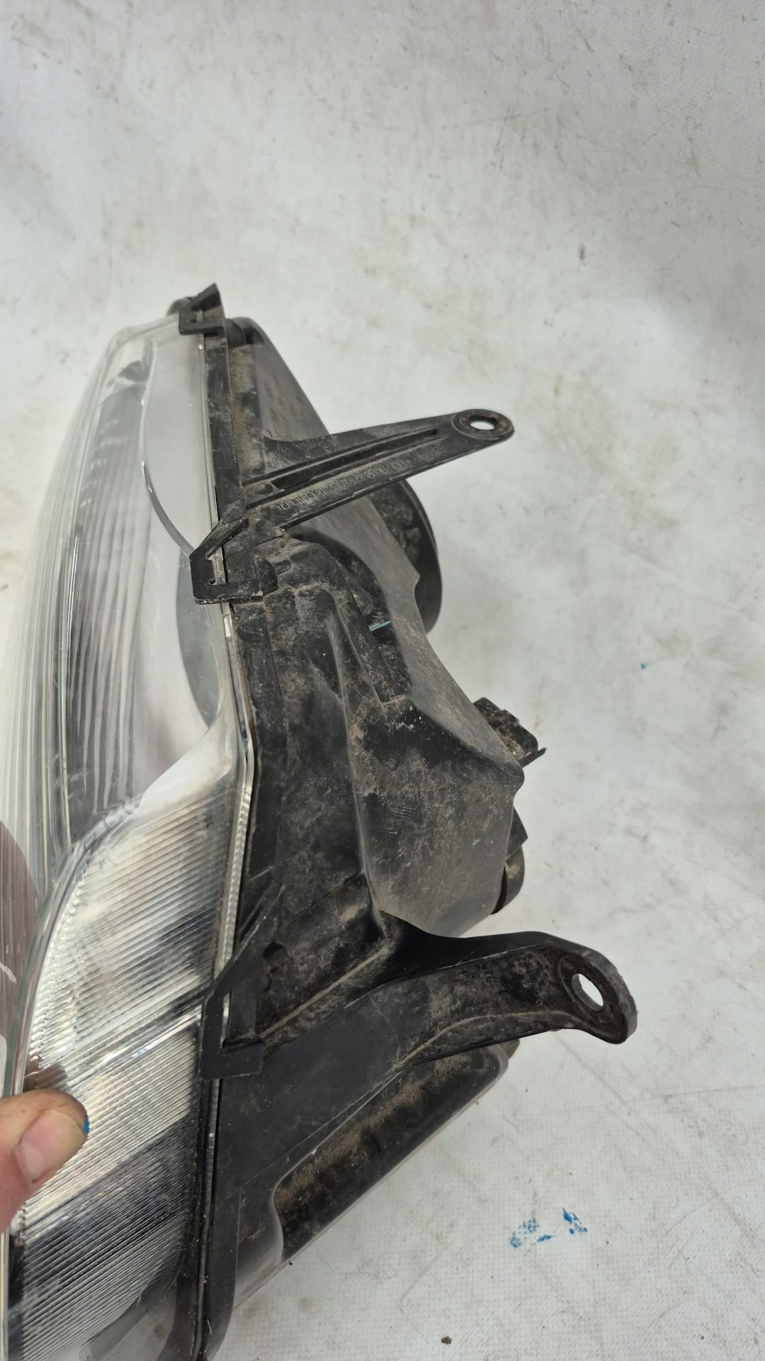 DACIA DUSTER and 10- light right front front 260103738R