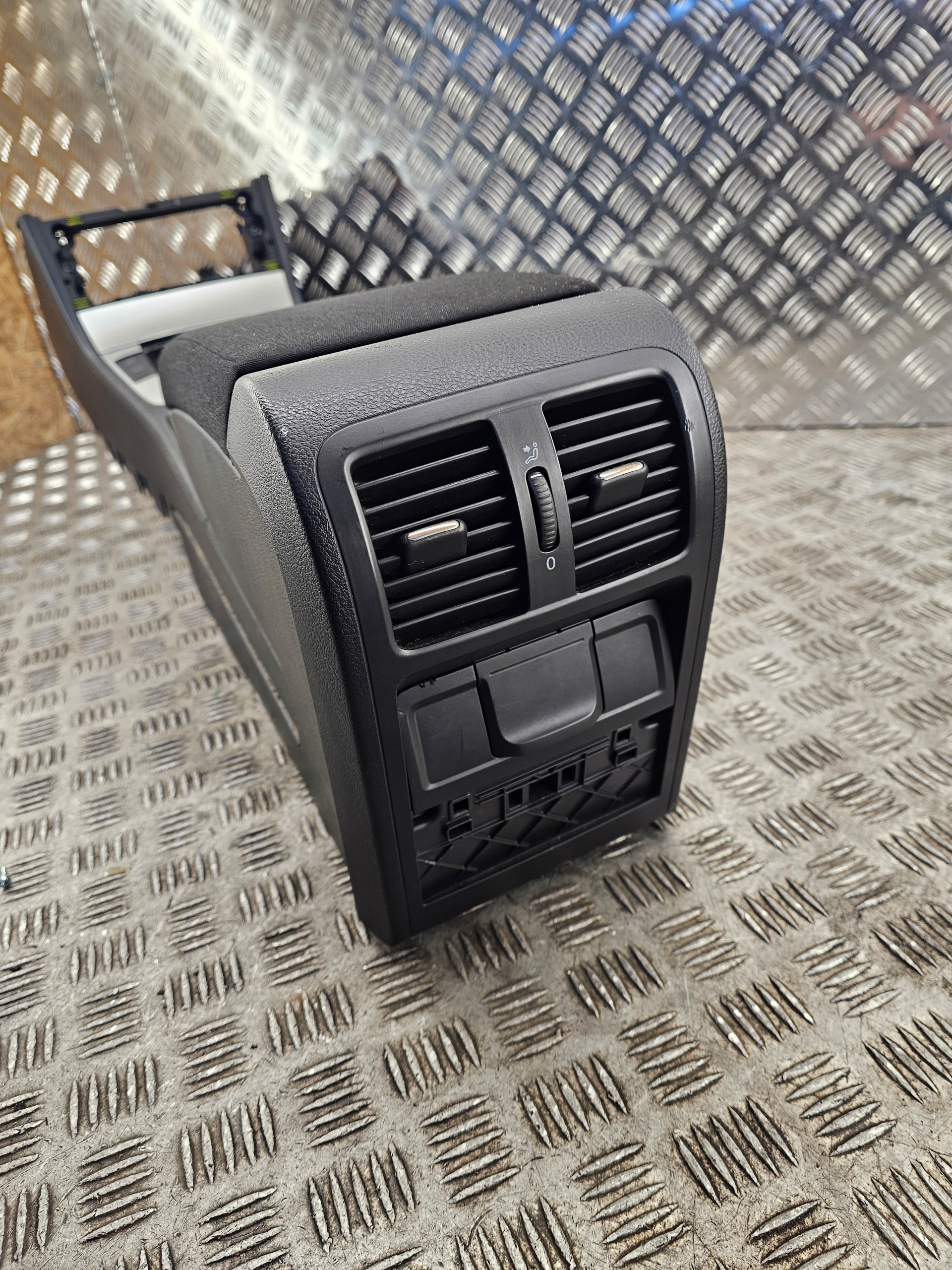 TUNEL central armrest VOLKSWAGEN PASSAT CC