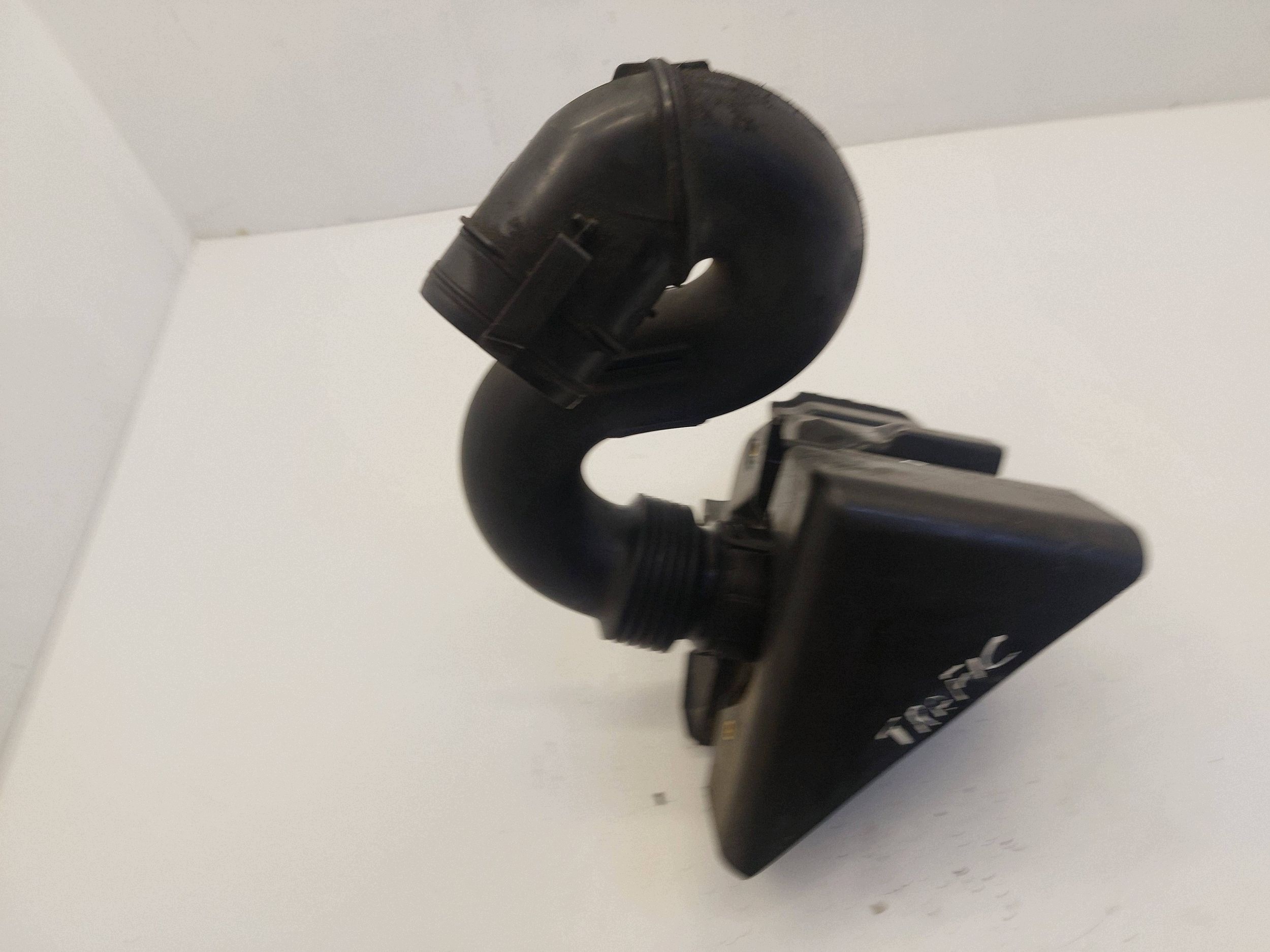 TRAFIC III VIVARO B TALENTO 14r> intake deflector pipe air 960155230R