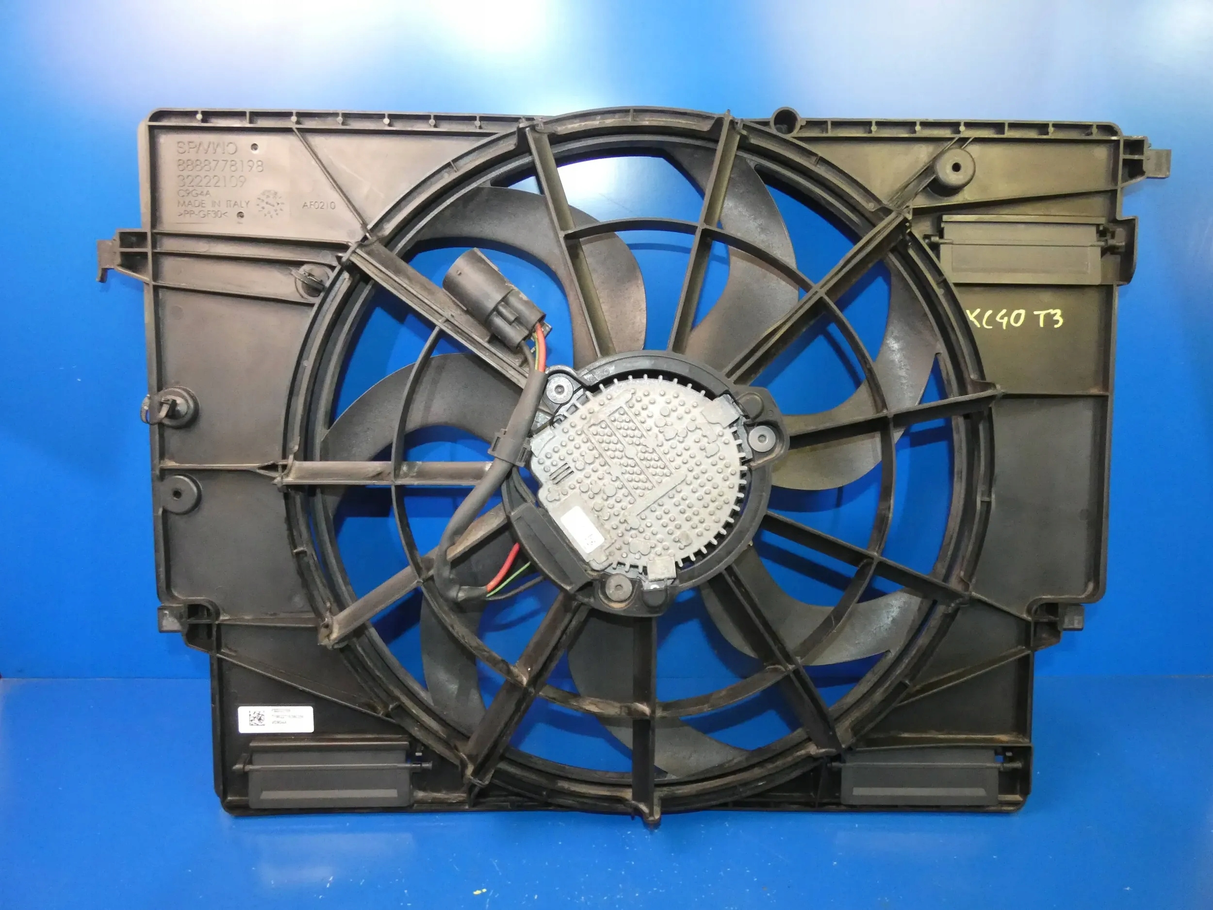 VOLVO XC40 1.5 T3 TURBO ventilátor chladiče