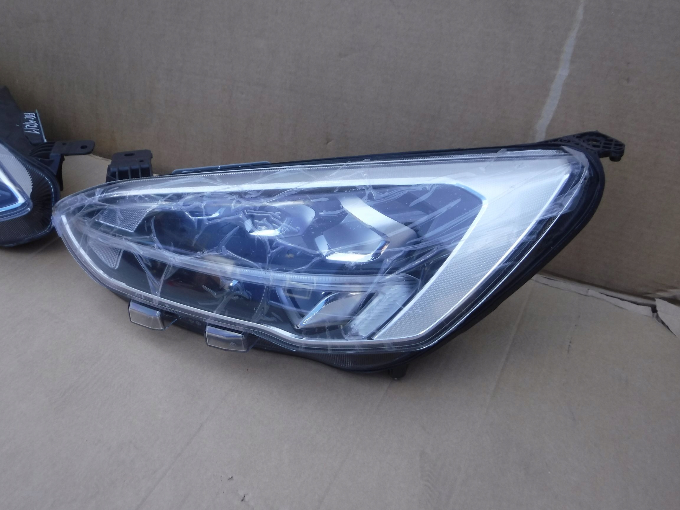 LAMPY REFLEKTORY FULL LED FORD FOCUS MK4 Typ samochodu Samochody osobowe