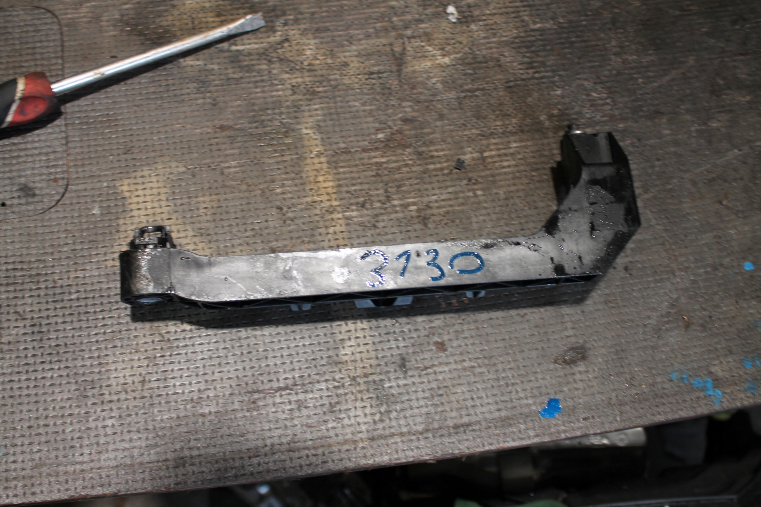 3130. bracket TLUMIKA HALASU MERCEDES A2540142400