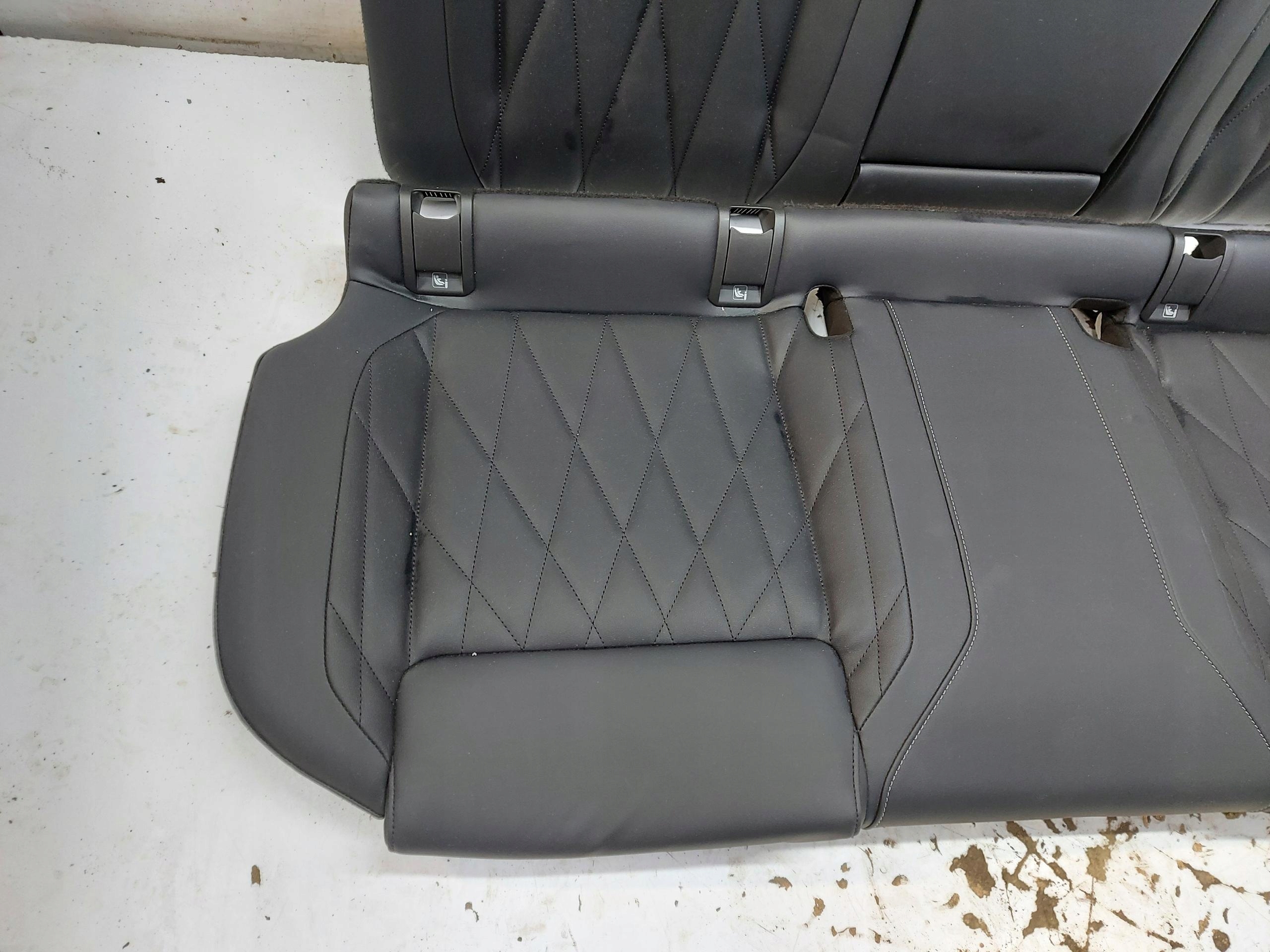 Ford Explorer VII R2KB, KANAPY Sitze vorne heck KPL