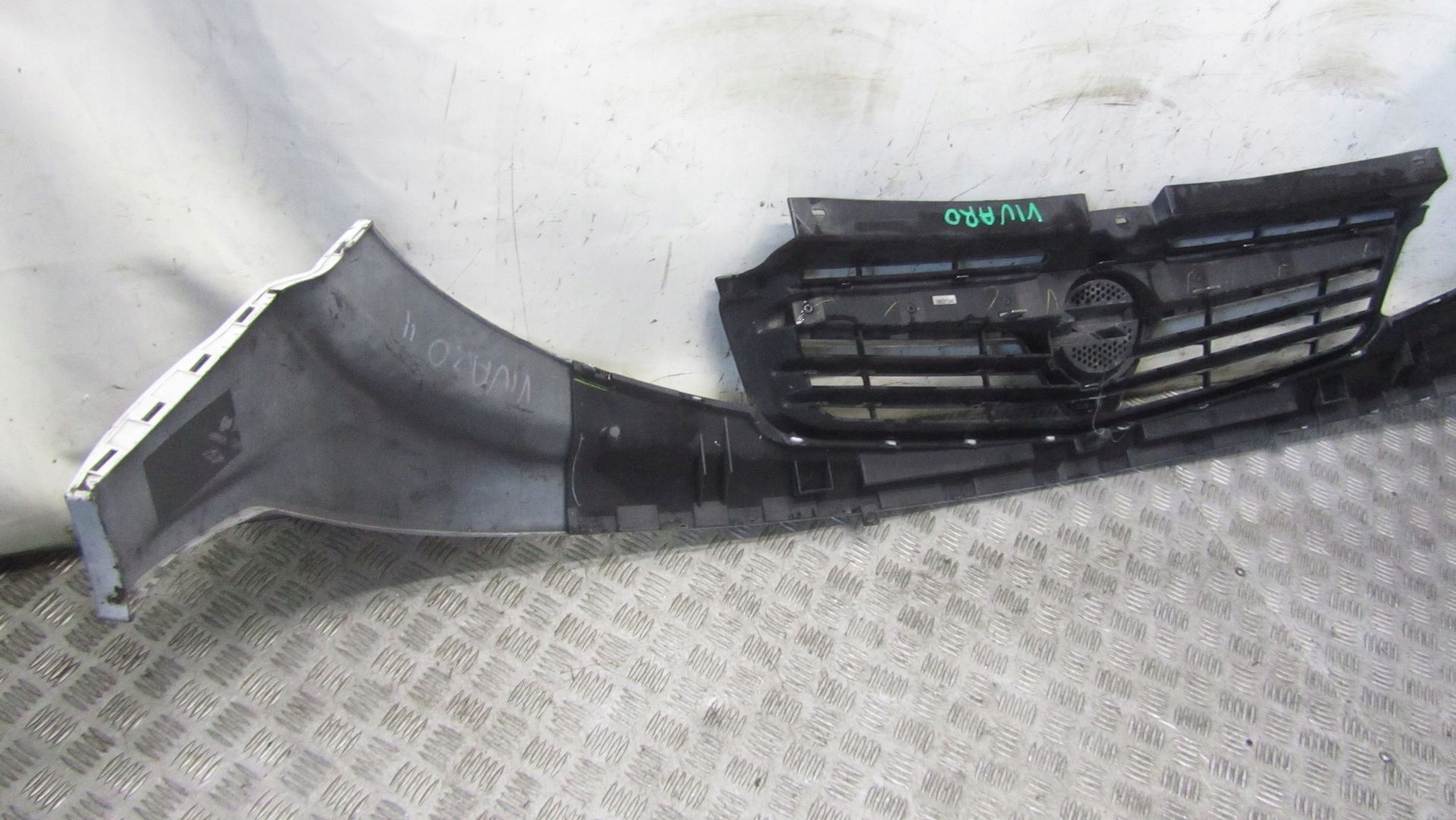 opel Vivaro II решетка радиатора 06-14 12