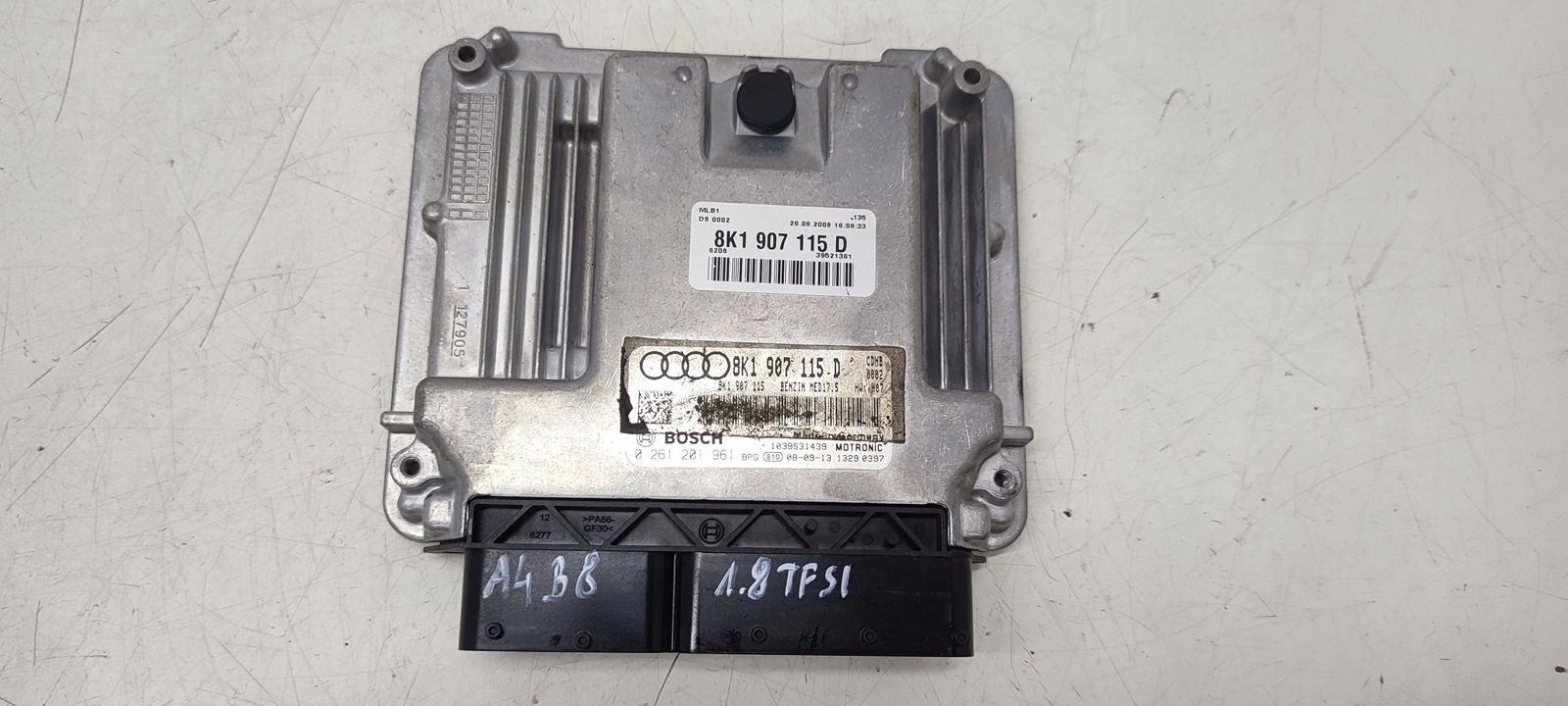 control unit computer of the engine Audi A4 B8 1,8 TFSI CDH