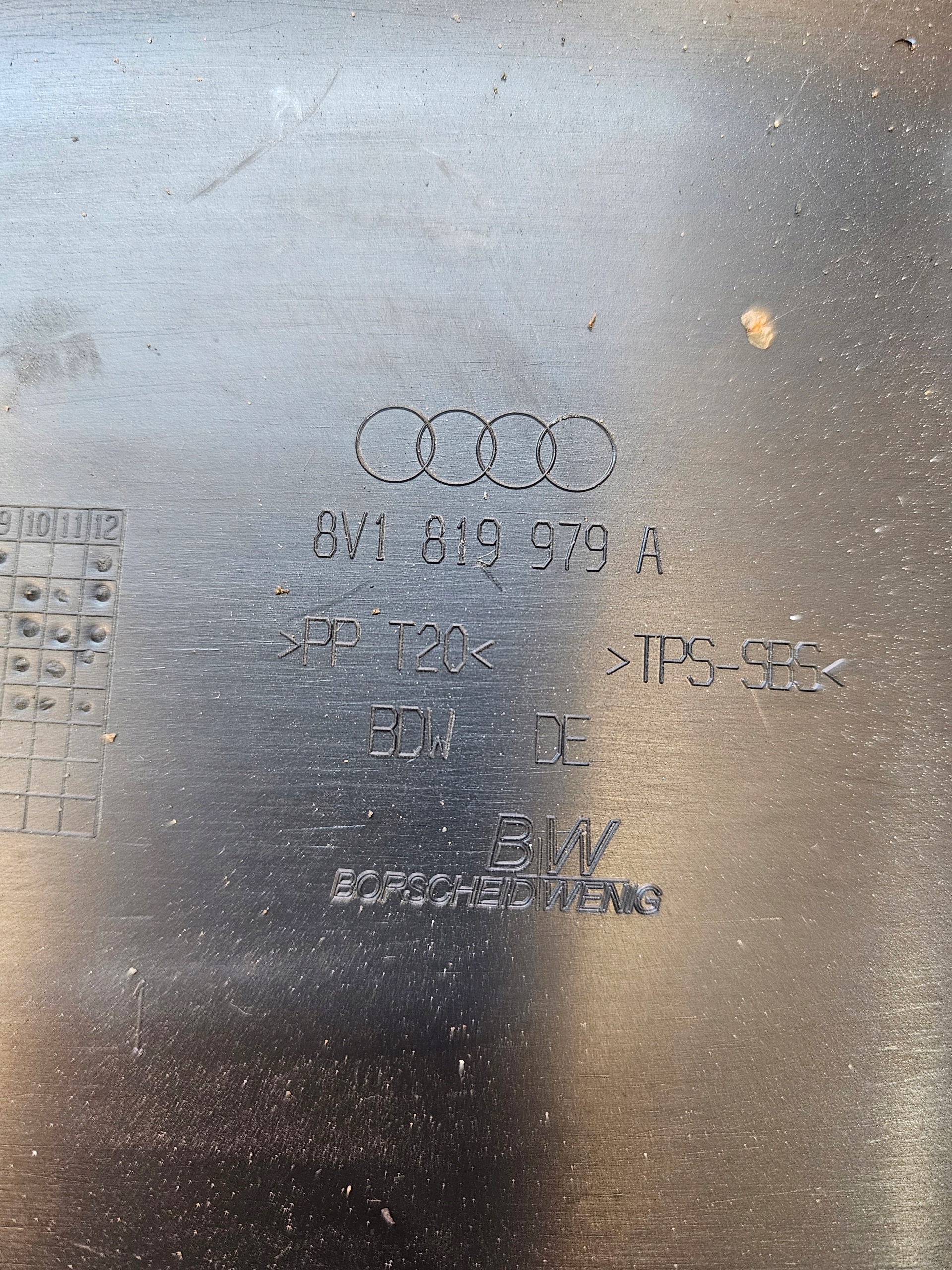 RYNNA under the window AUDI A3 8V 8V1819979A