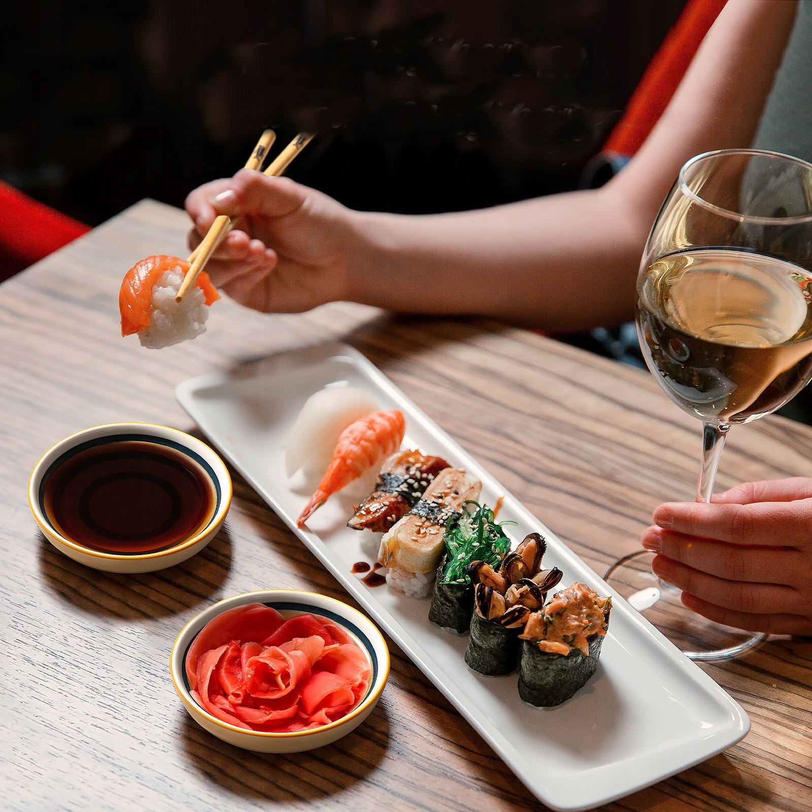 ZESTAW MASZYNKA DO ROBIENIA SUSHI Z ROLKA ROLLER Marka bez marki