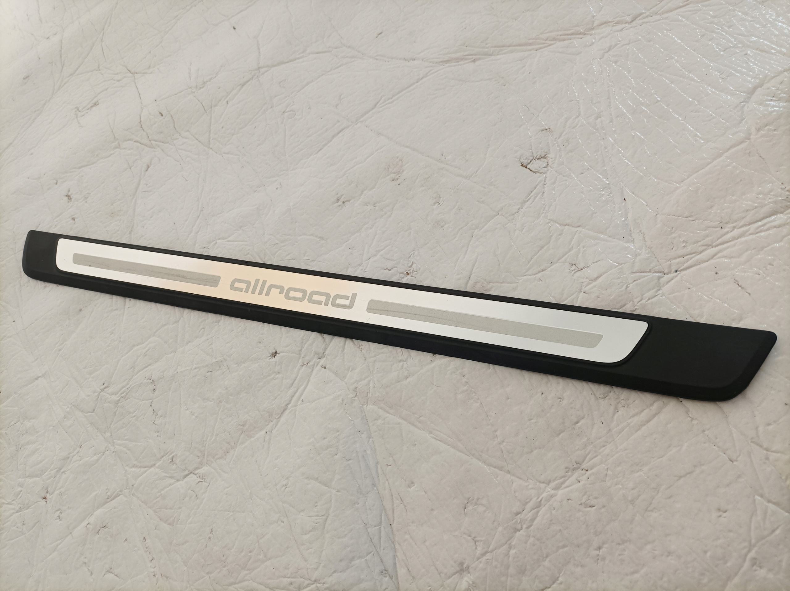 AUDI A4 B9 ALLROAD moulding threshold 8W0853373