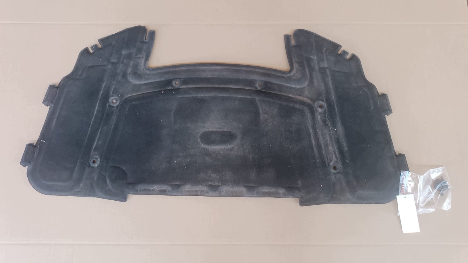 izolacija haube +čep BMW 3 E90 E91